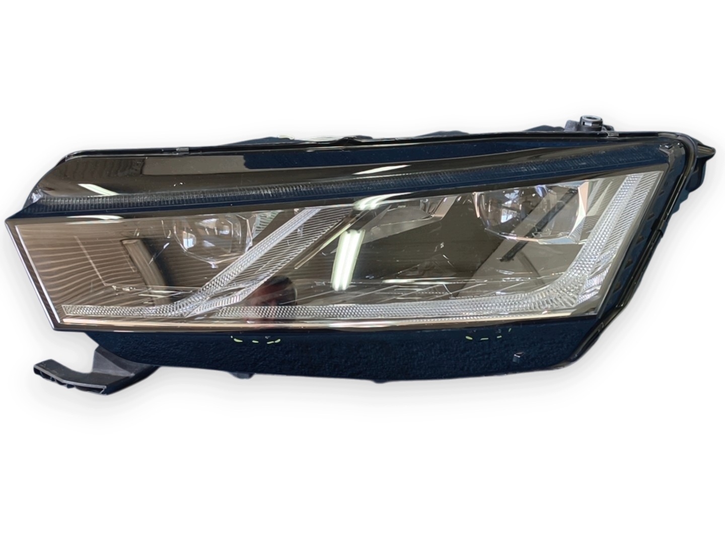 SKODA OCTAVIA IV light REFLEKTOR FULL LED left front original 5E4941015A