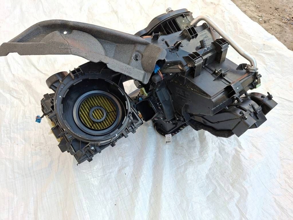 Audi A3 S3 8V 2015 корпус нагреватель 5q1820005ae