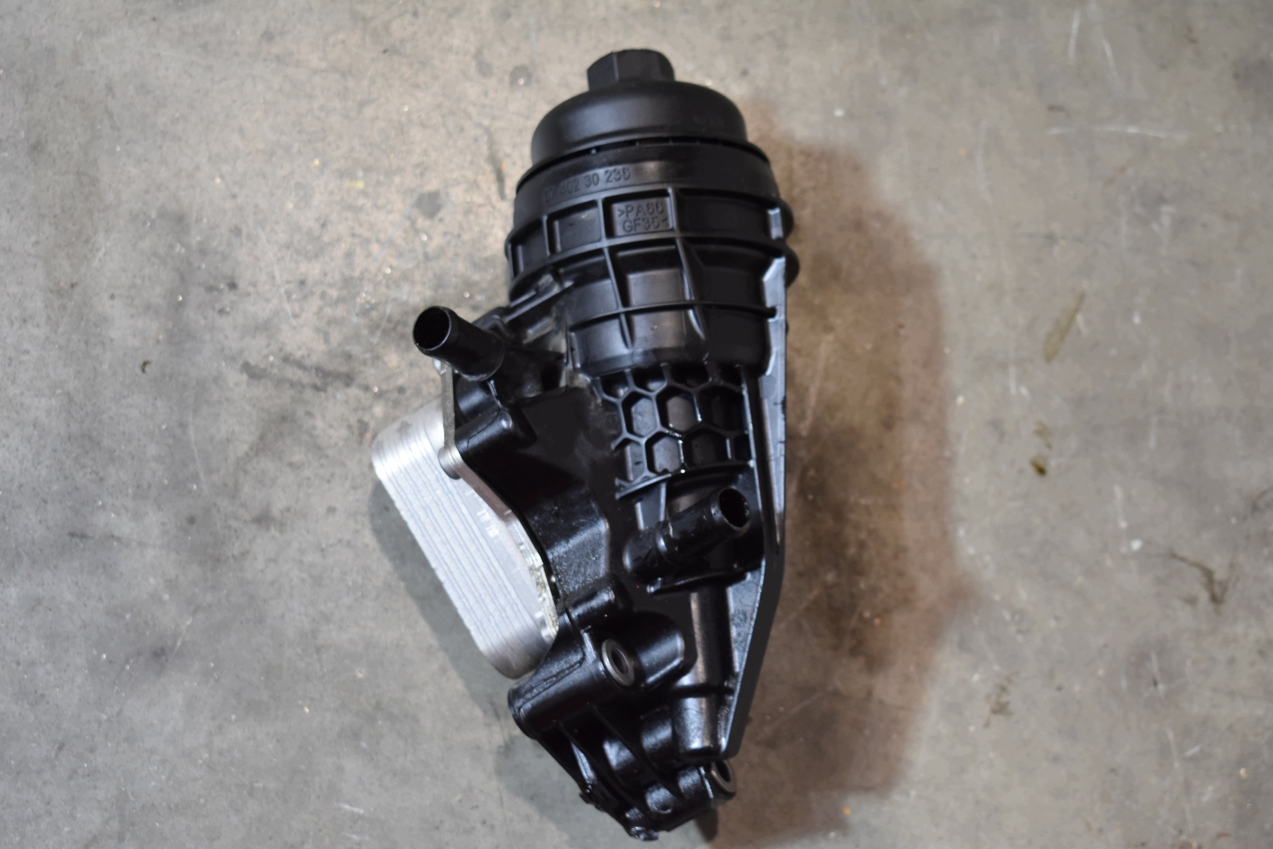 Ölfiltergehäuse + Kühler MERCEDES W177 1