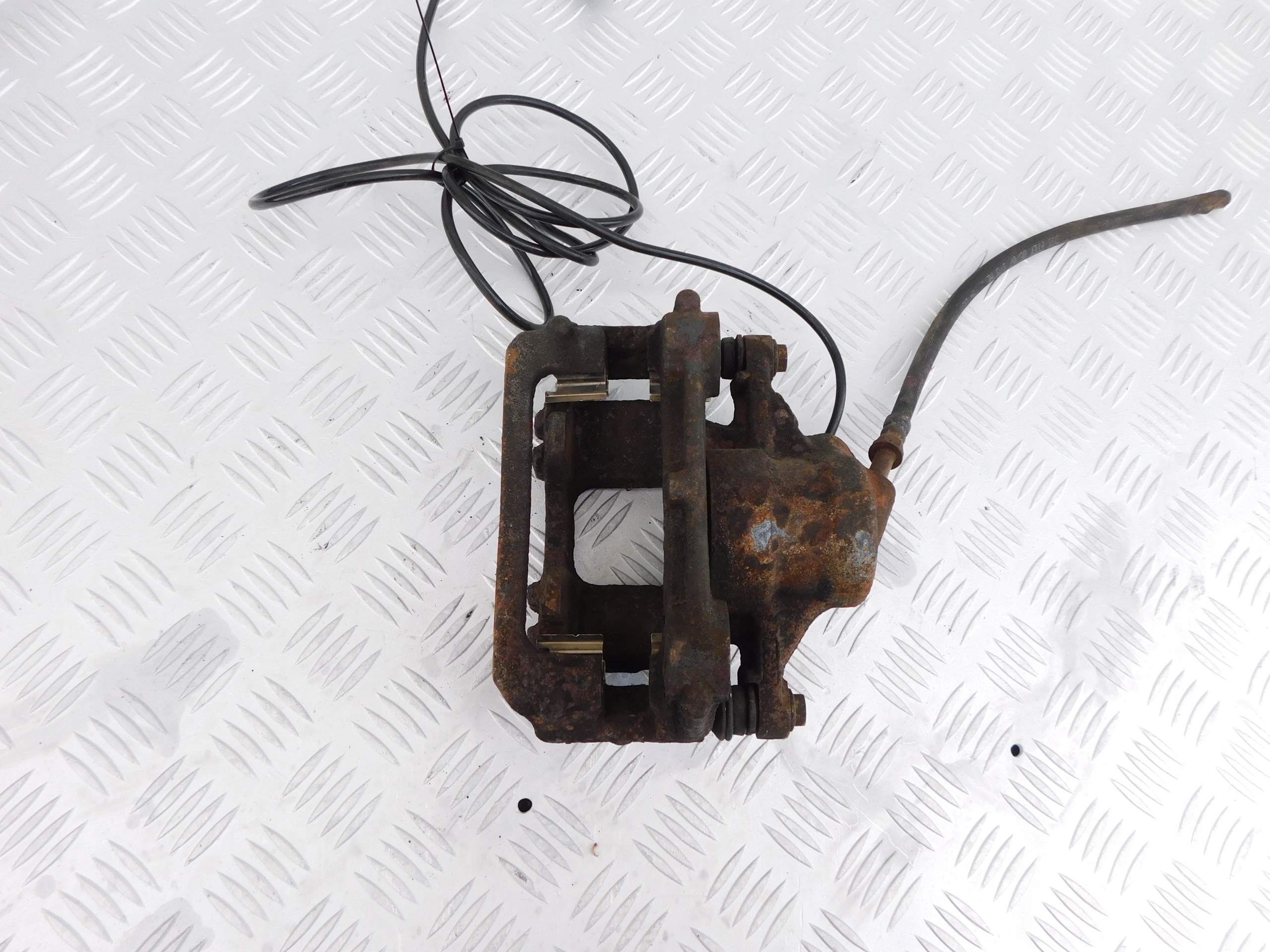 caliper + jarzmo brakes left rear part Mercedes Sprinter 906 VW Crafter original