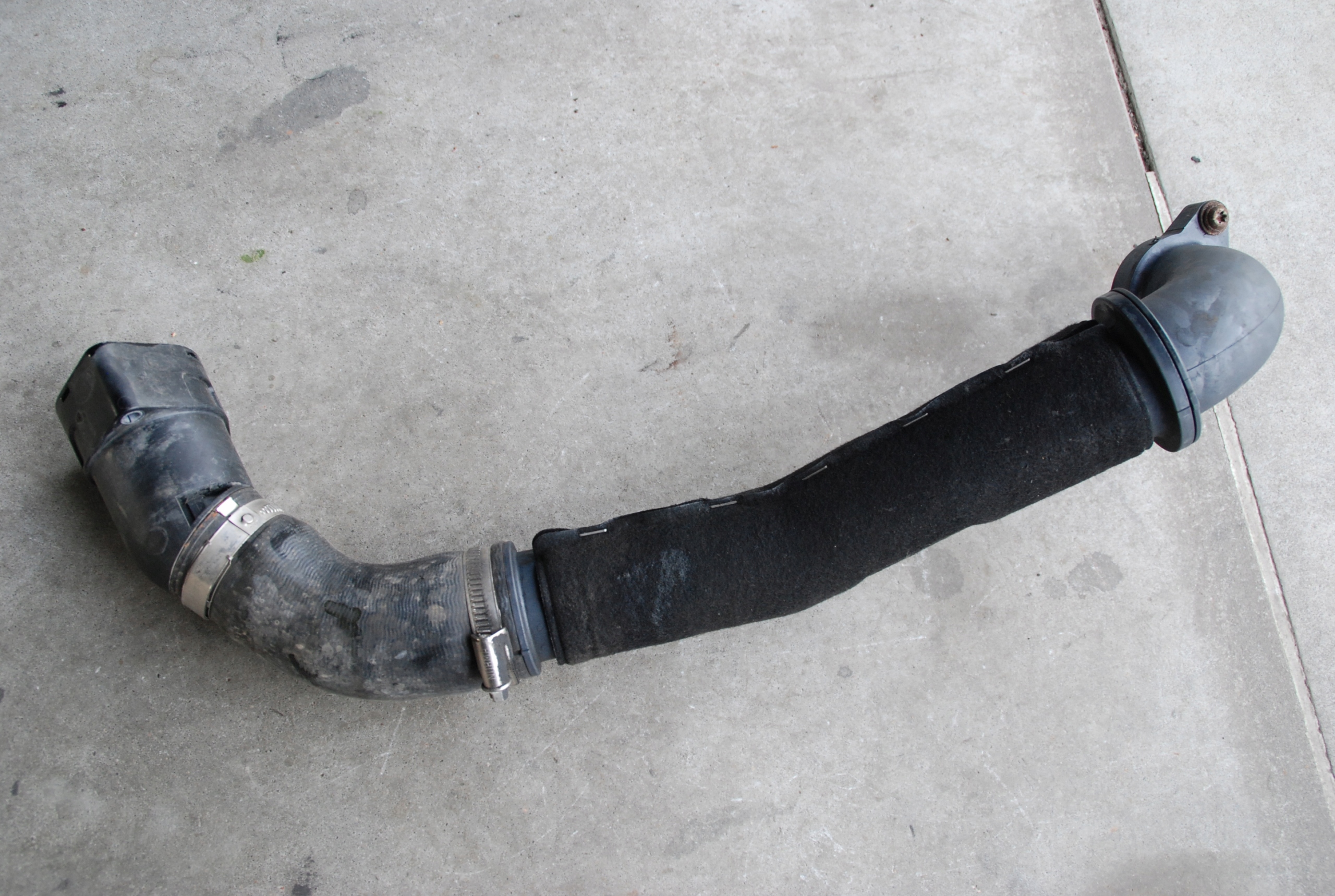 04L145828G 04L131111M - ТРУБА ИНТЕРКУЛЕРА 04Л145828Г АУДИ ВВ ШКОДА