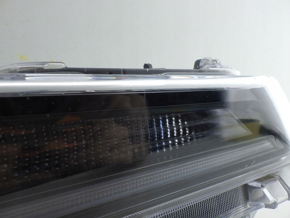TOYOTA COROLLA E21 HB KOMBI FULL LED 18- light front right