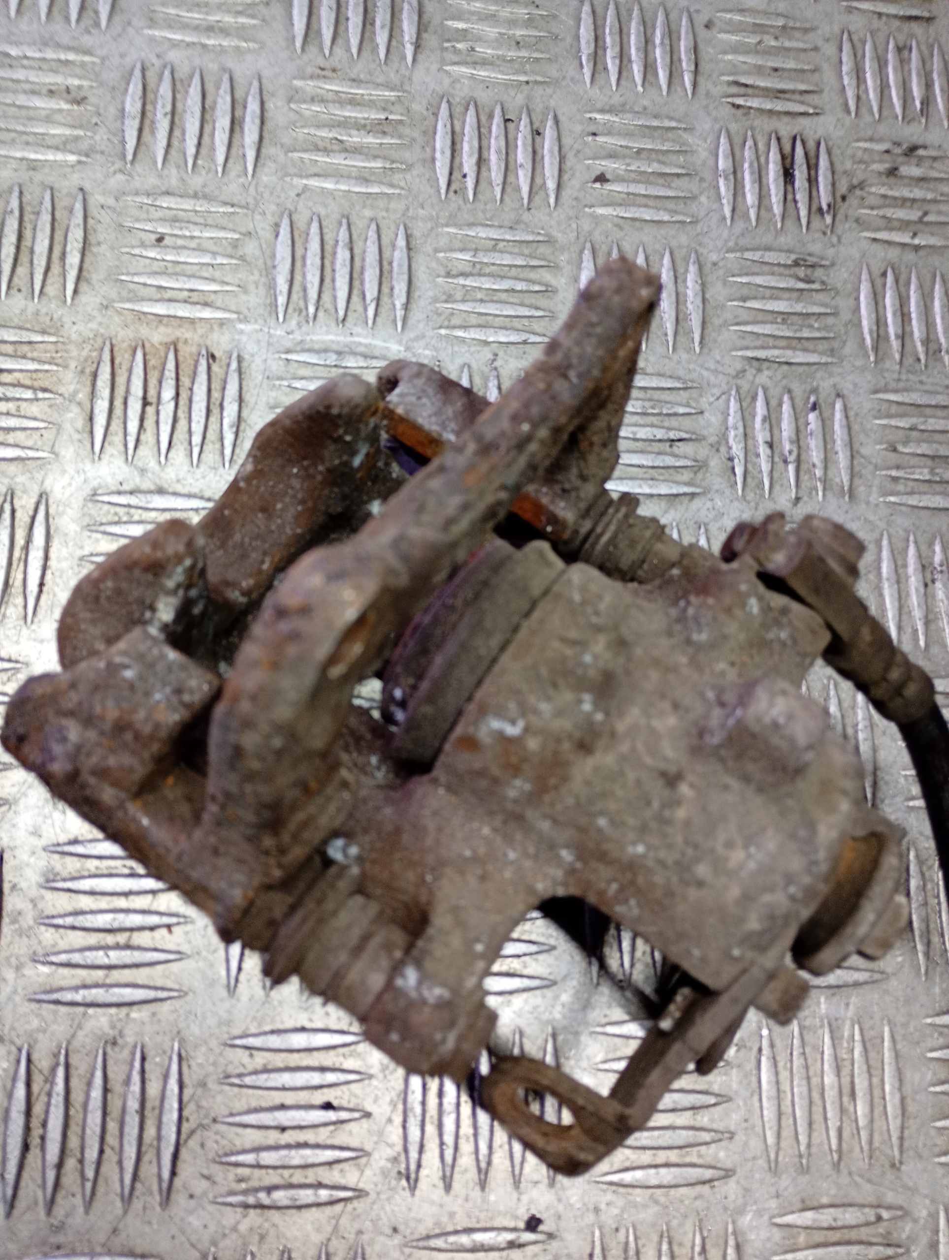 AUDI A4 B6 Bremssattel Bremse Sattel Brems- links oder rechts heck JARZMO
