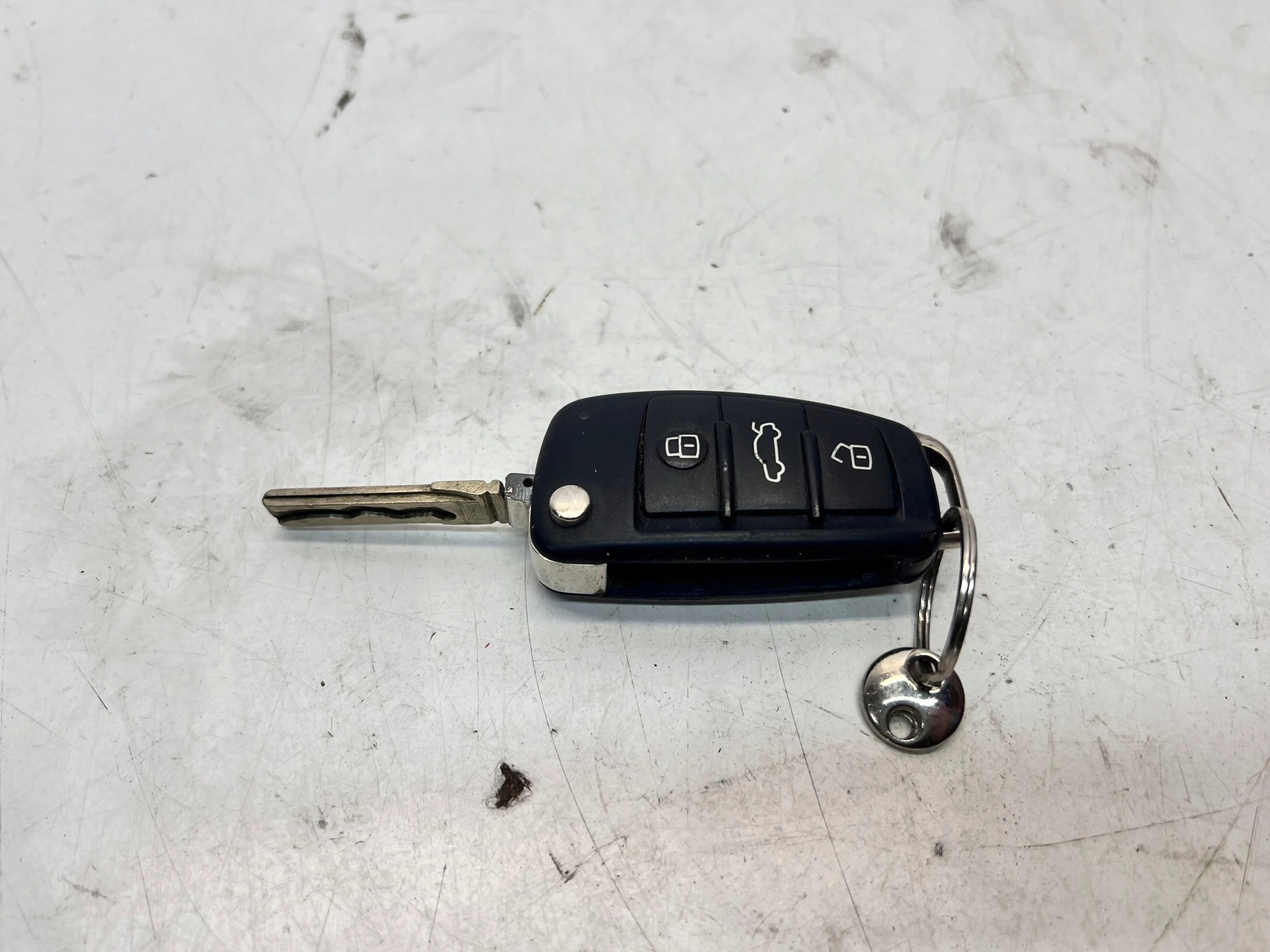 key PILOT SCYZORYK AUDI A3 8P 8P0837220D 2/26