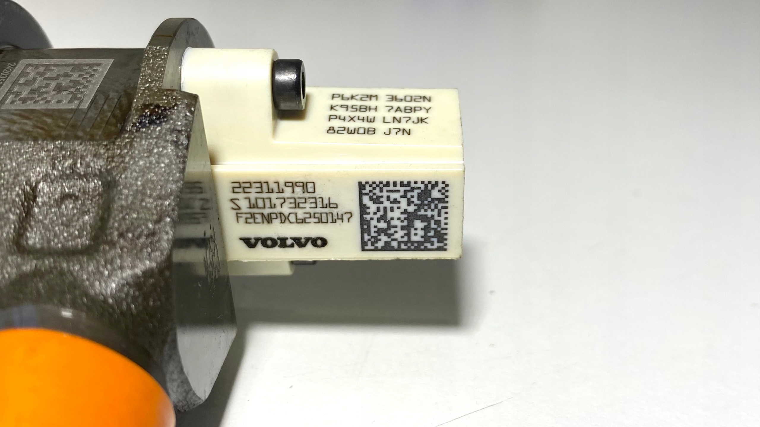 WTRYSKIWACZ VOLVO FH FM FMX III 85020357 22311990 Typ silnika Diesel