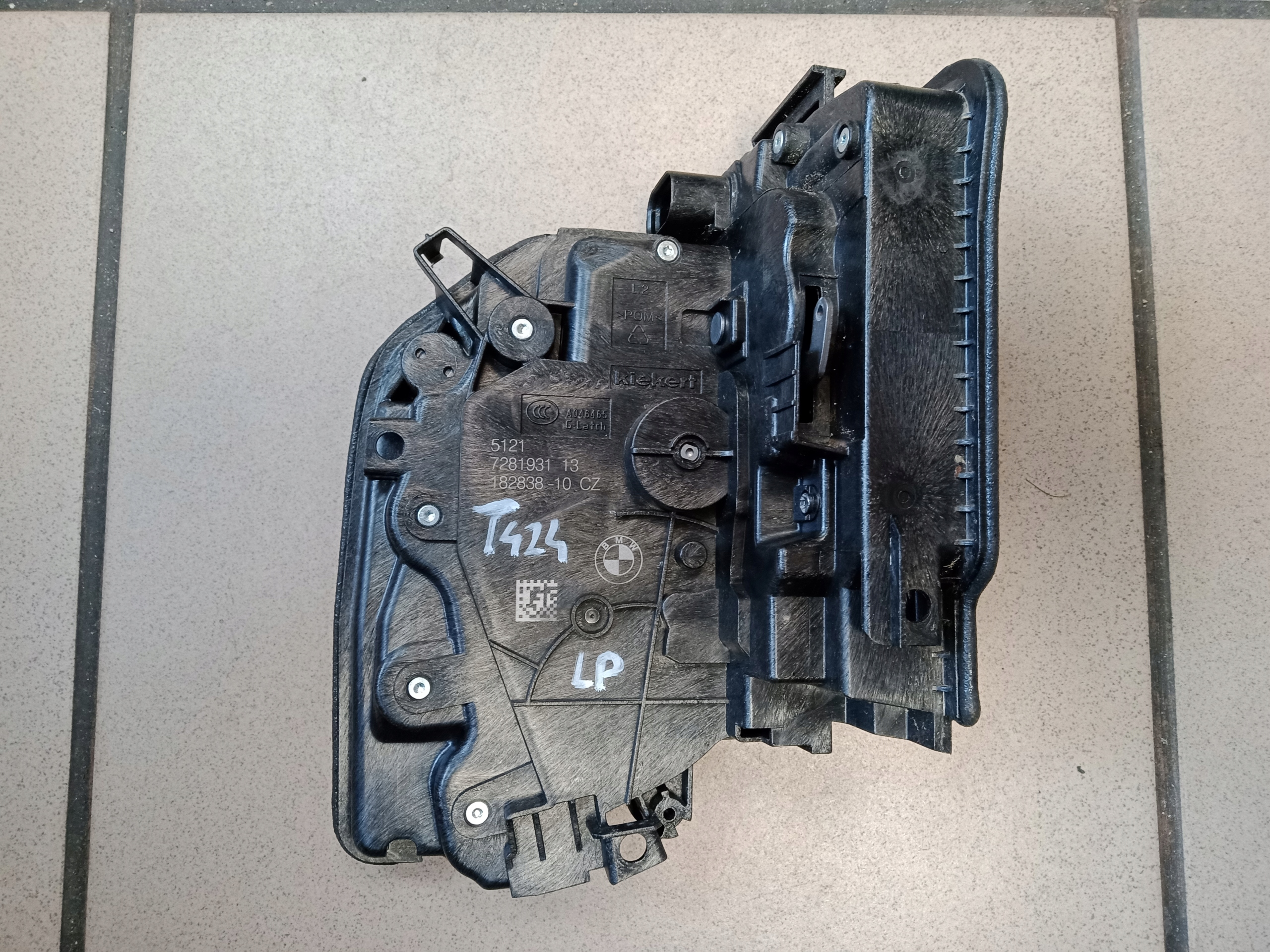 BMW F15 F16 F39 F45 F46 F48 MINI F54 F55 ZAMEK LEWY PRZEDNI 7281931 4 pin