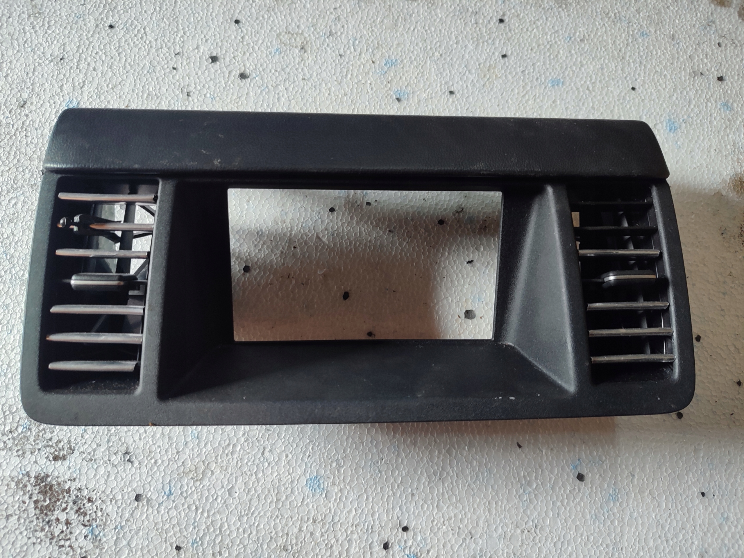 MURANO and Z50 grid air central 68750 CC002