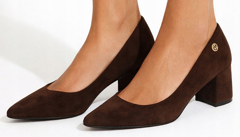 9310 BRĄZOWE CZÓŁENKA ZAMSZOWE NA SŁUPKU W SZPIC KLASYCZNE