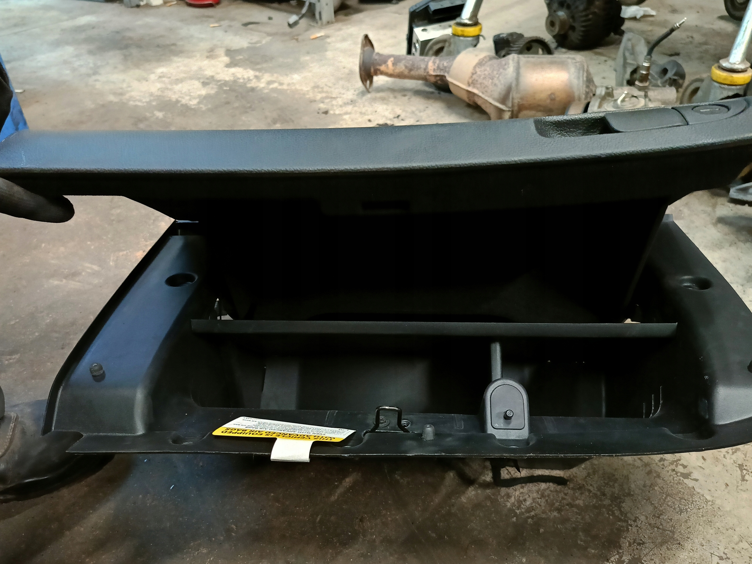 бардачок Dodge CHALLENGER