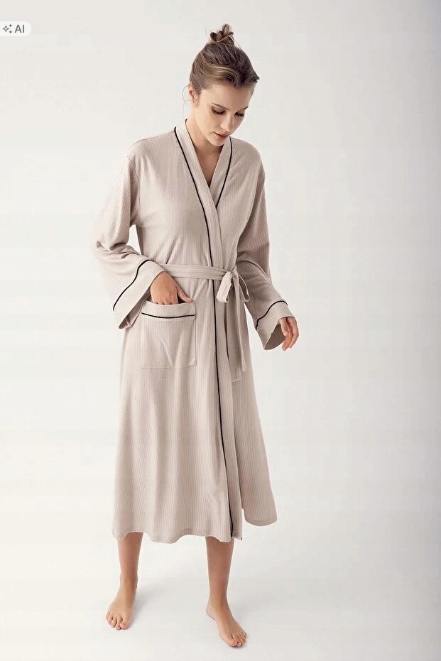 Dlouhý Béžový Župan S Černým Lemováním, Elegantní, Velikost 5IA