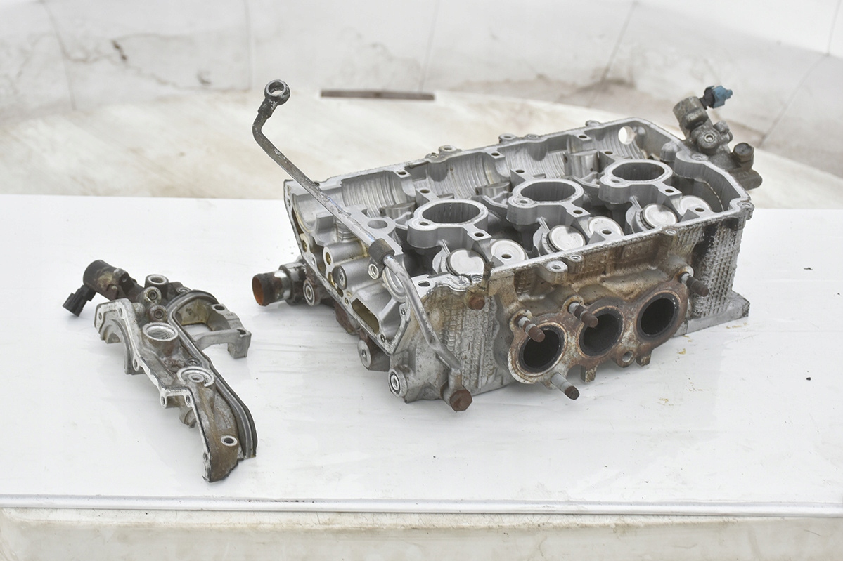 head. of the engine SUBARU EZ30 left