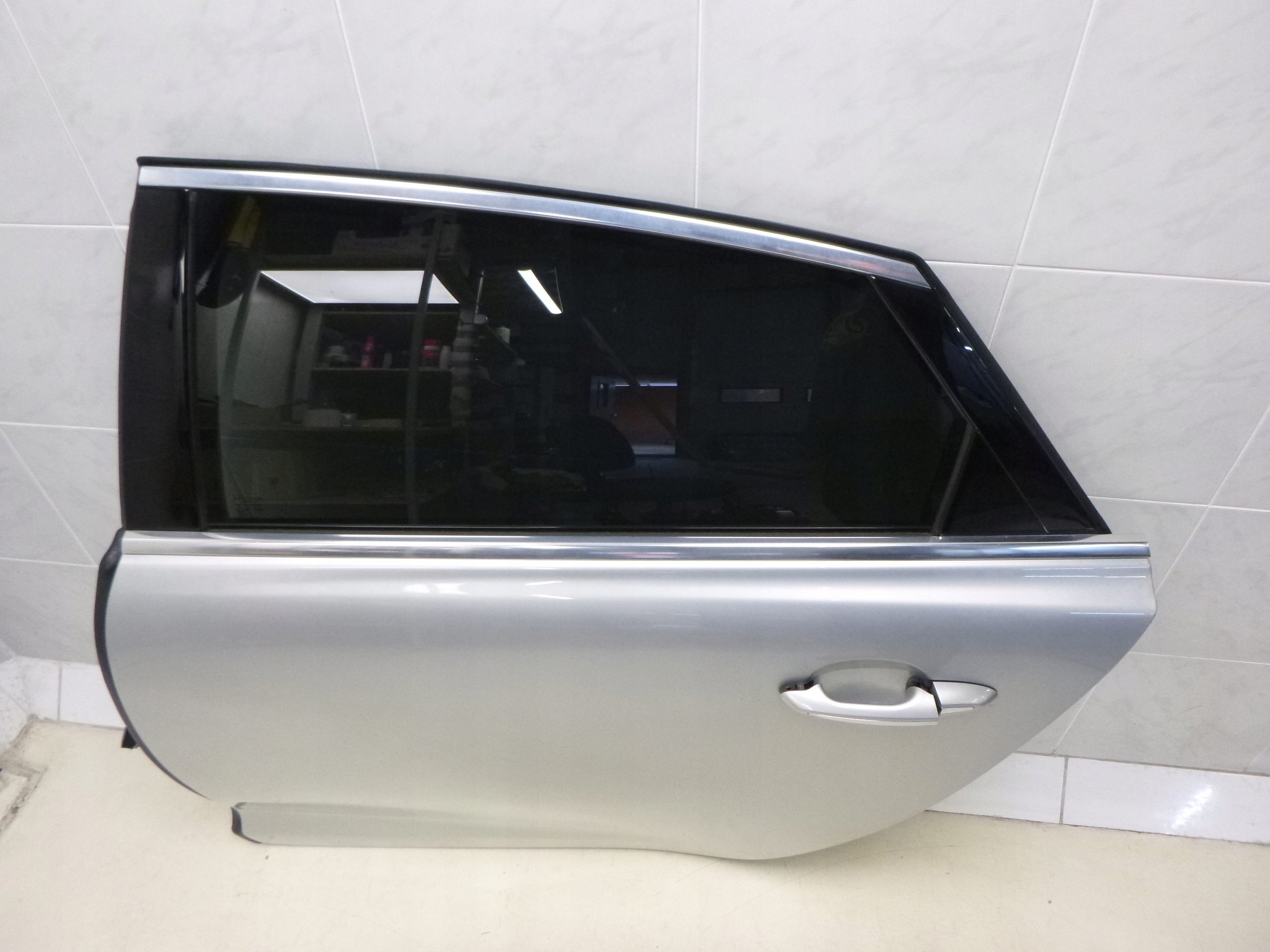 JAGUAR XJL XJ X351 LONG door left rear. left rear part