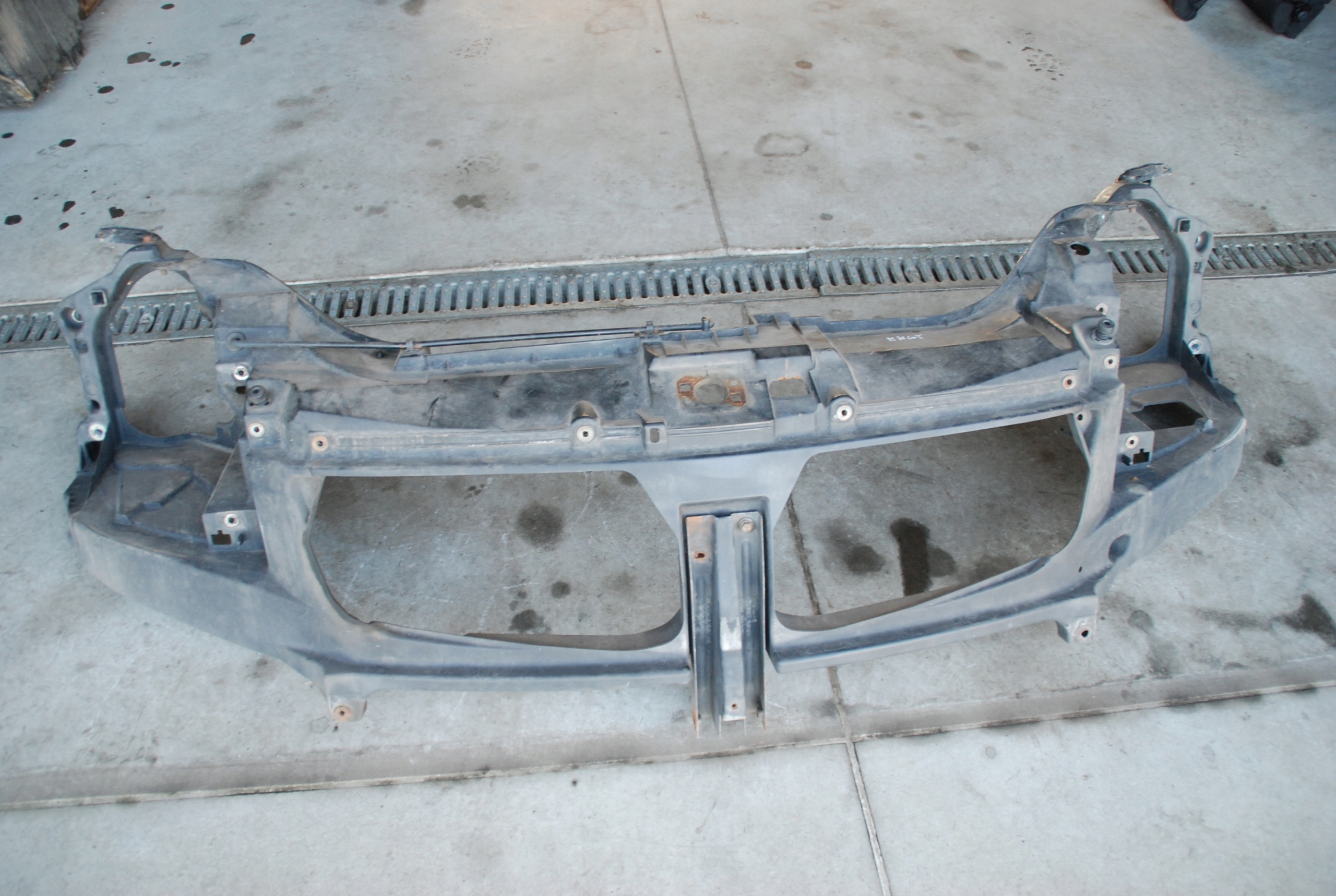 WZMOCNIENIE PAS PRZEDNI OKULAR MASCOT MASCOTT -10 Producent części Renault OE