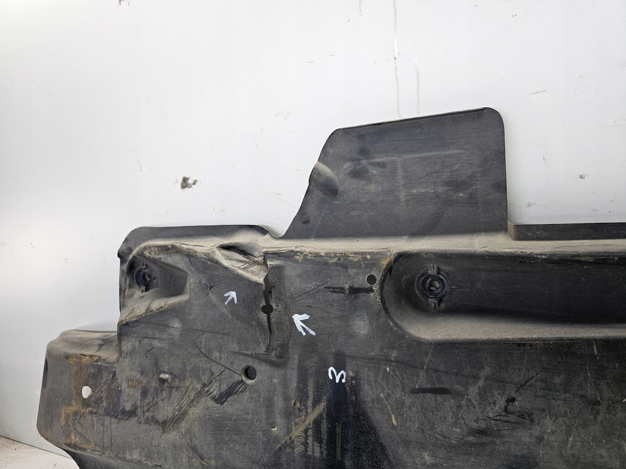 BLENDE ABDECKUNG ABDECKUNG UNTERFAHRSCHUTZ RECHTS AUDI A1 VW 6R0825202