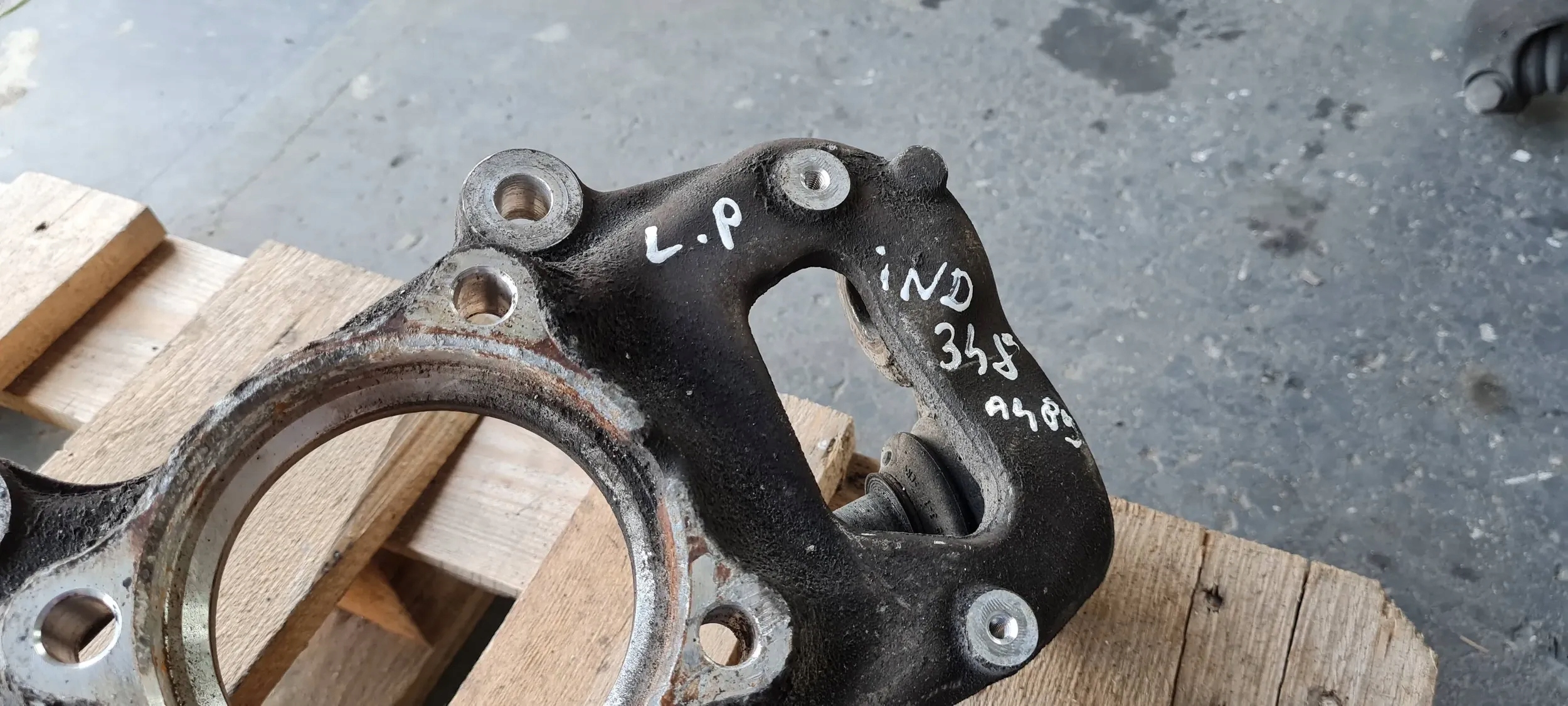 A4 B9 8W swing left left front front 8W0407559 A5 8W