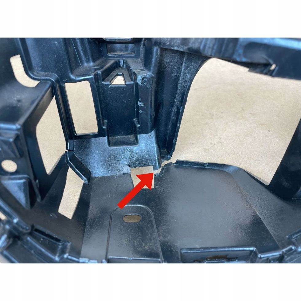traverse pare choc GRILLA avant TOYOTA COROLLA E21 XII berline 2018