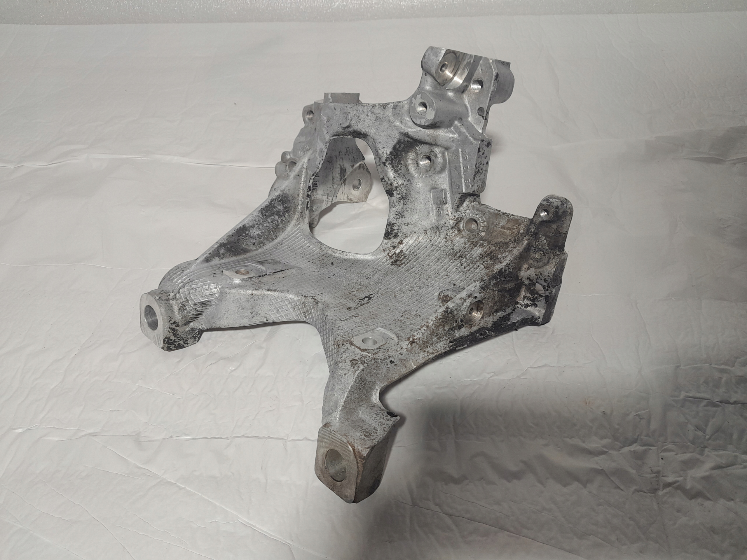 AUDI A4 B9 LIFT support bracket of the engine 8W0399296E