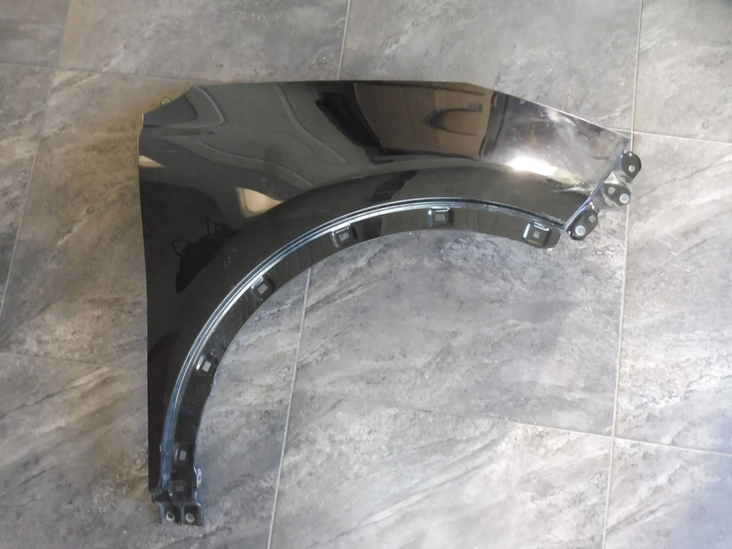 KIA Sportage QL BŁOTNIK PRAWY PRZEDNI