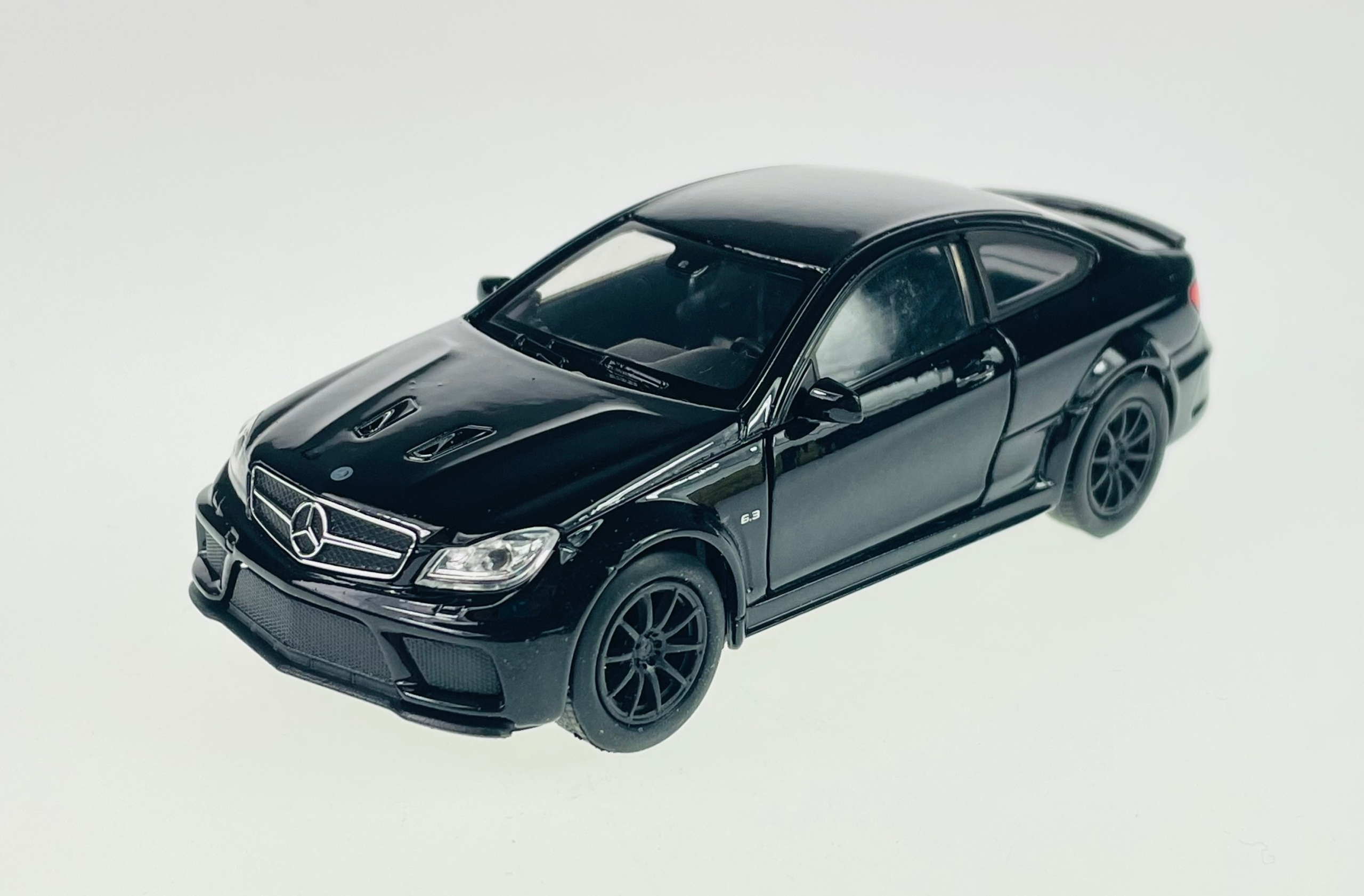 

Welly Mercedes C63 Amg Coupe Black Series 1:34