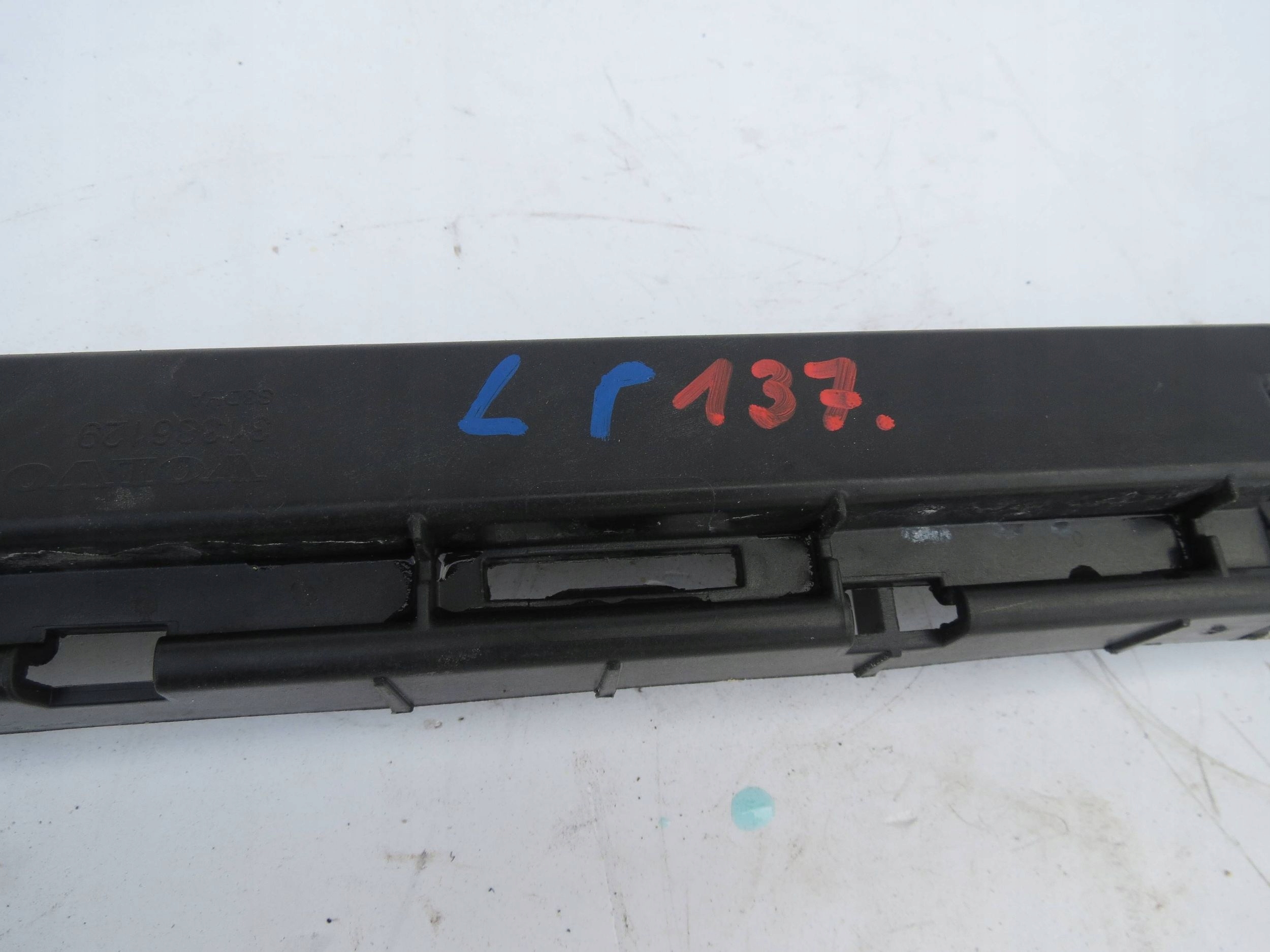 support mouldings PROGOWEJ left front VOLVO S90 V90 31386129