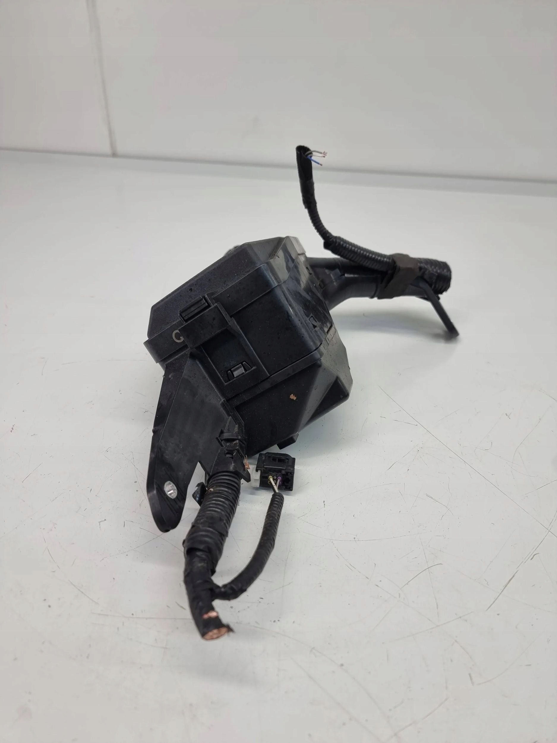 блок предохранителей lexus ES (_Z10_, _A10_, _H10_) 8266233630 2.5л