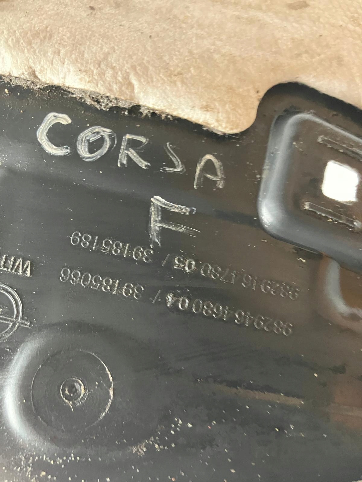 mudguard left front CORSA F 9829464680