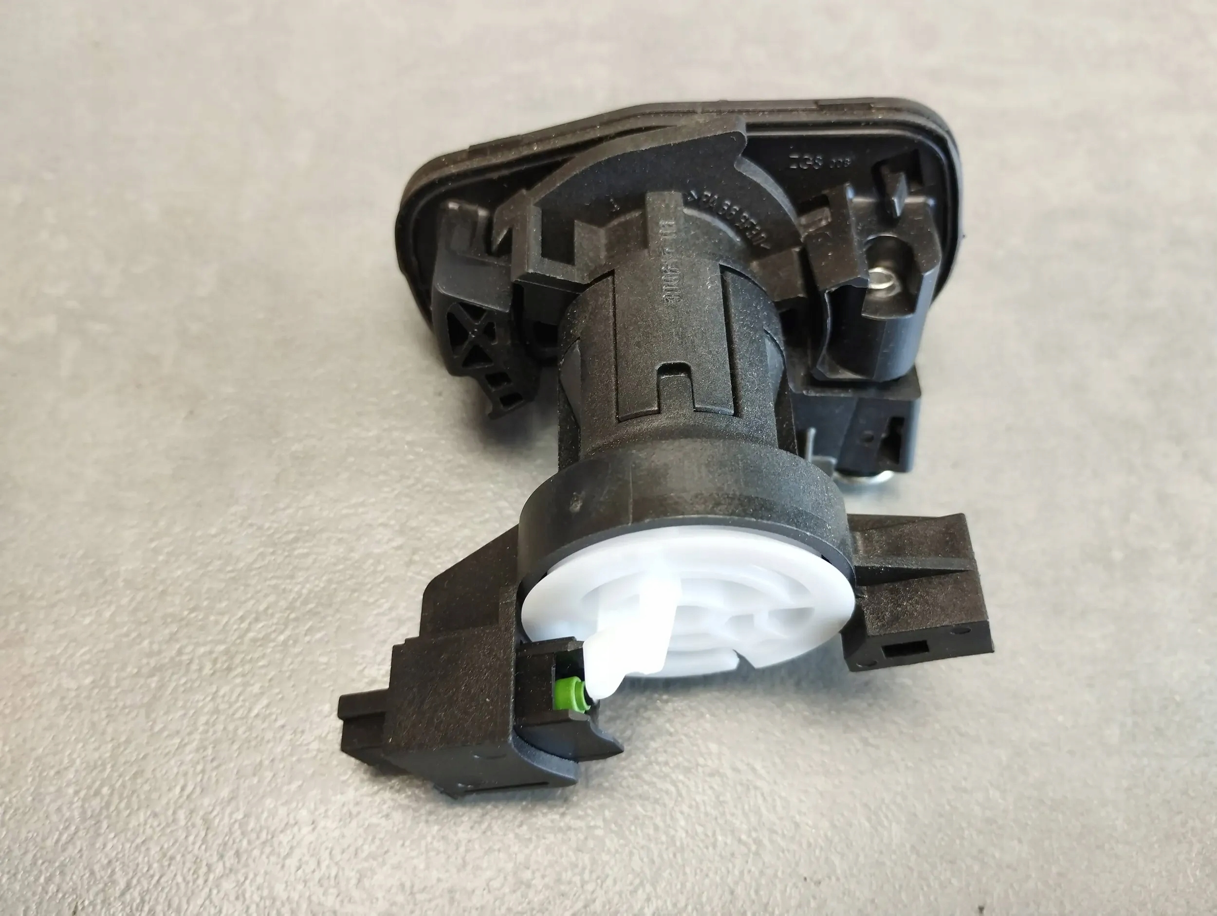Mercedes-Benz CLS C218 Insert du capot Arrière A2047500261