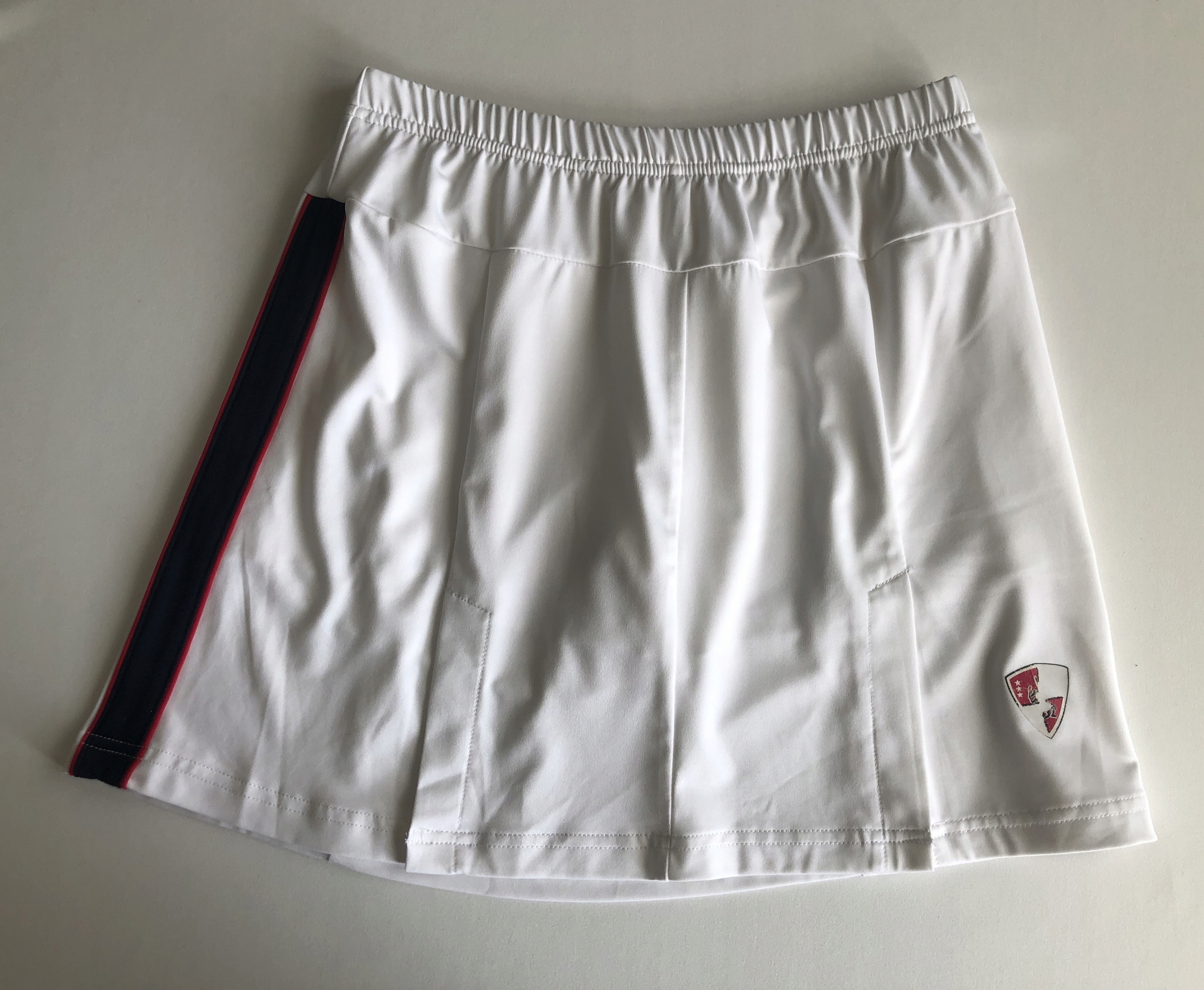 SPRTOWA SPÓDNICZKA Z WSZYTYMI SZORTAMI 36/38 Materiał dominujący poliester