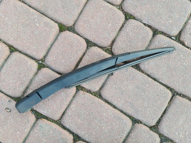 wiper arm rear. pioro Opel Corsa E
