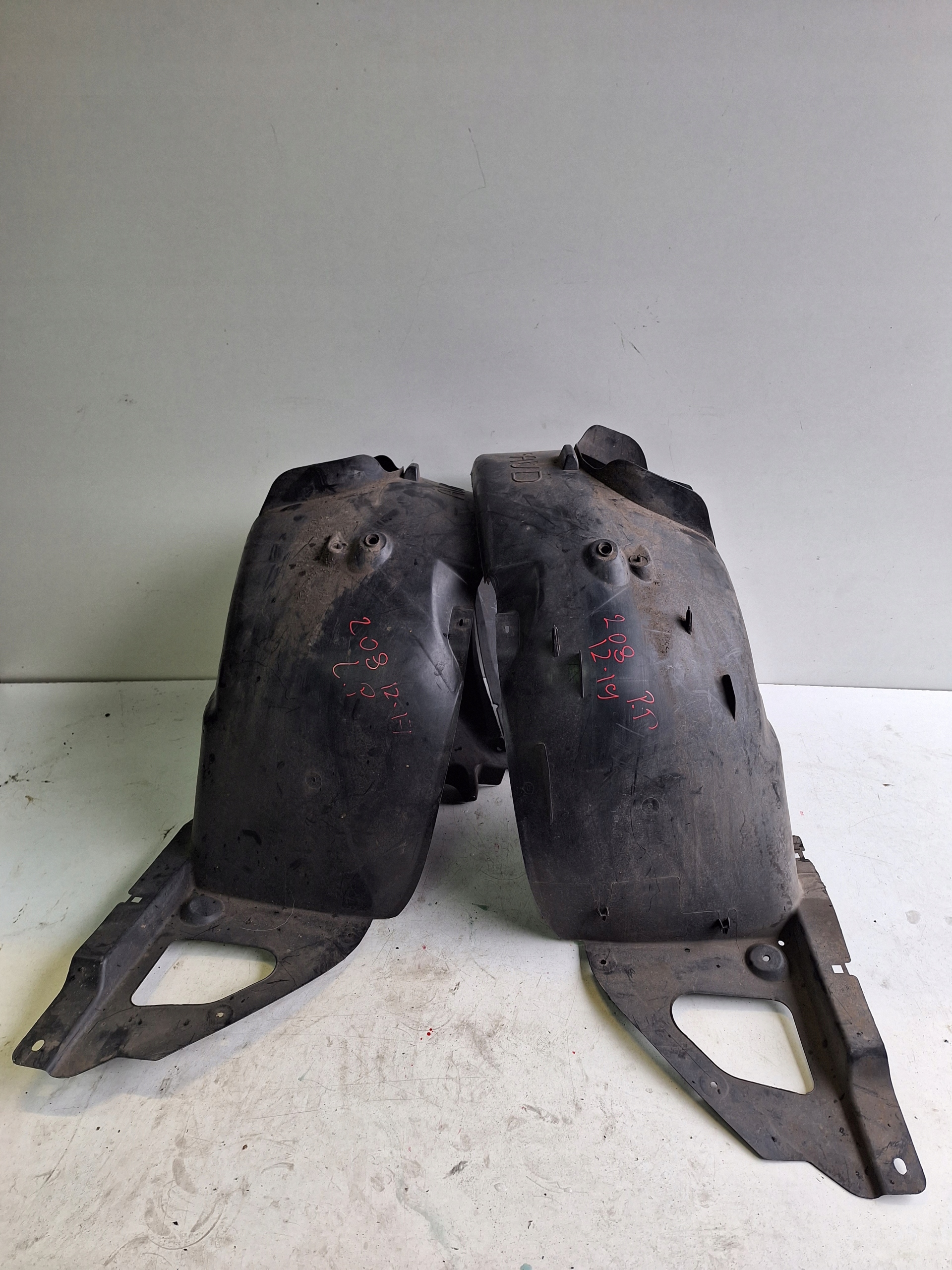 PEUGEOT 208 12-19 mudguard front left