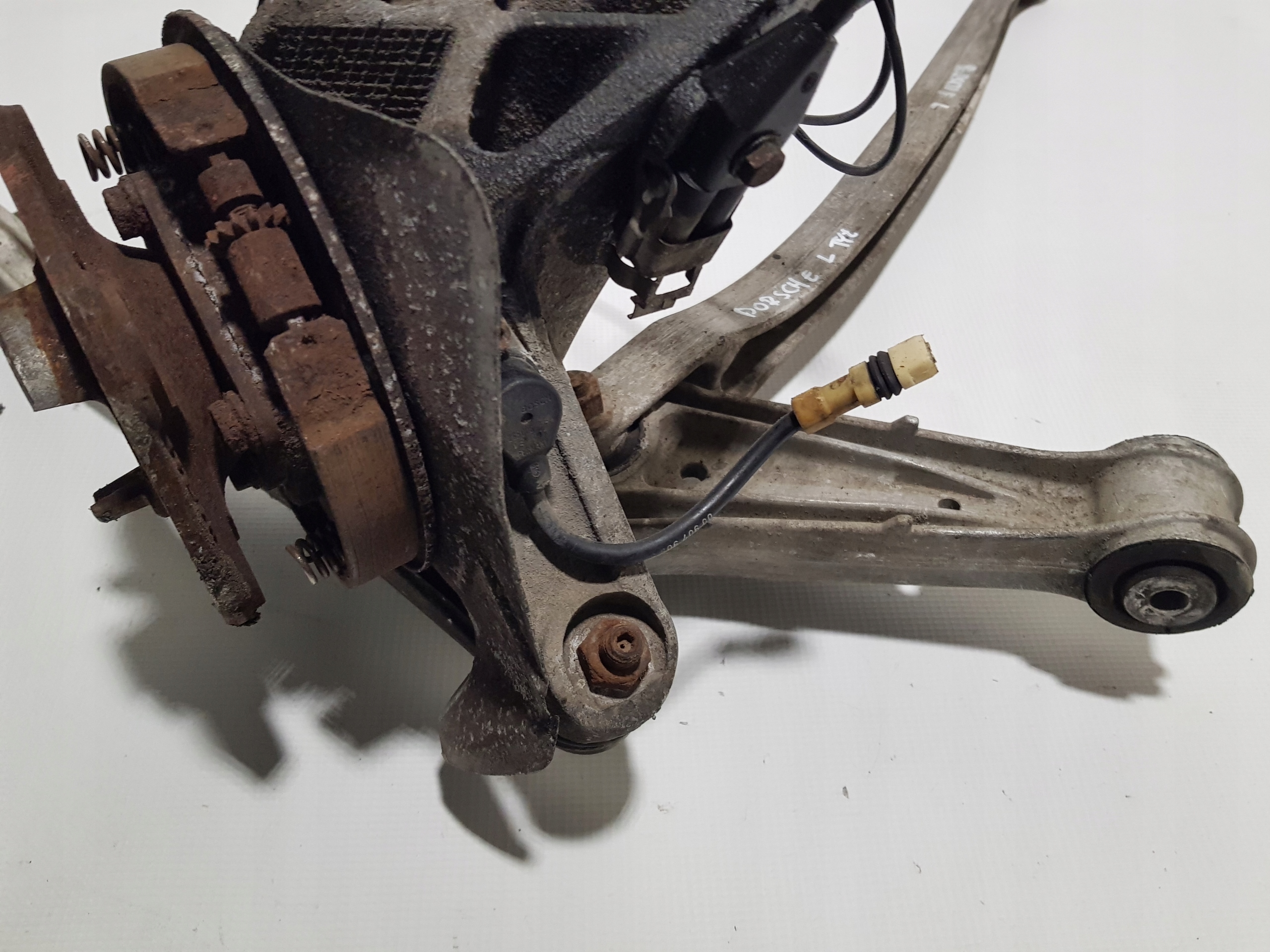 PORSCHE BOXSTER 986 911 996 čepu ramene levý záď otoč