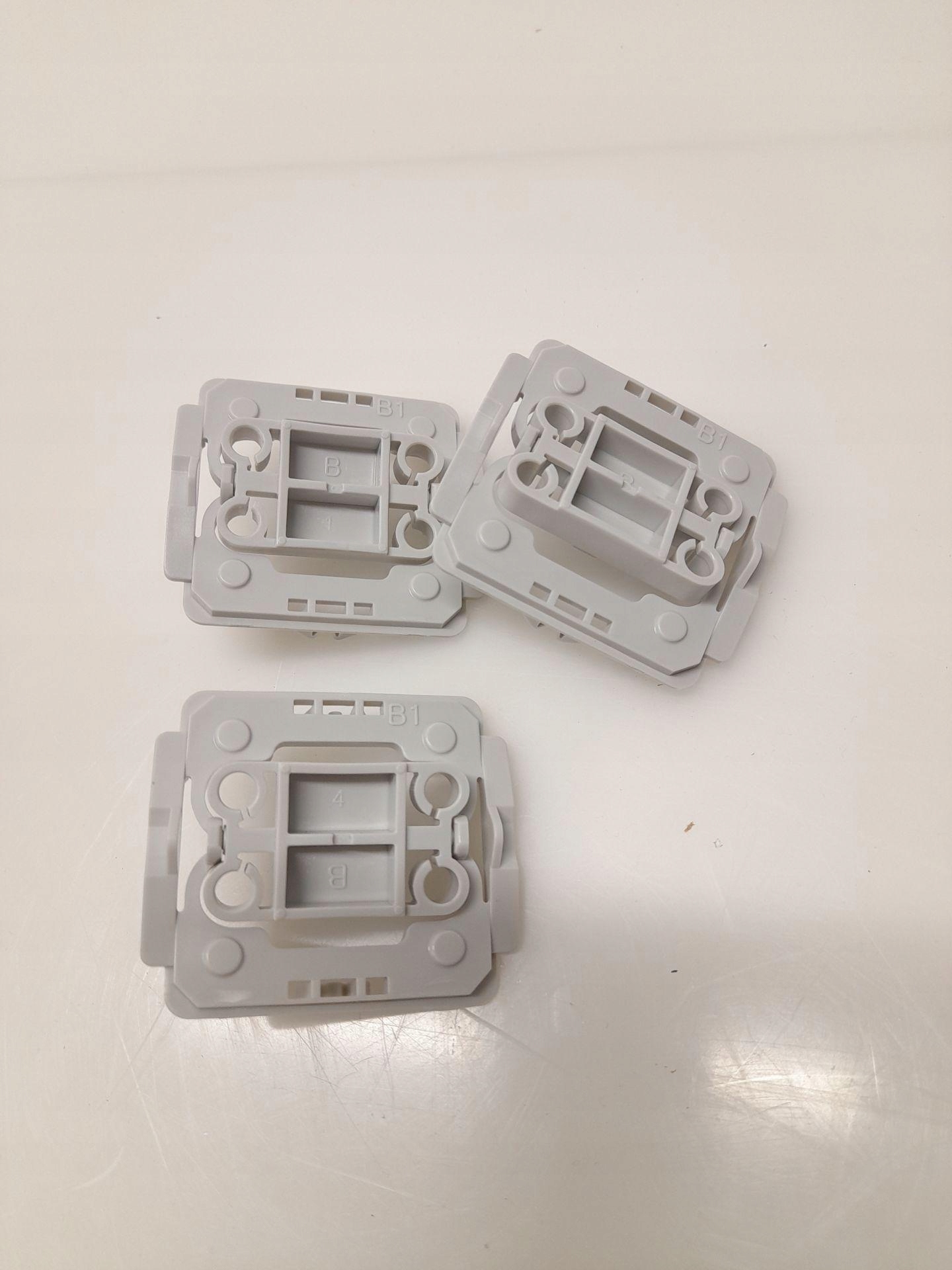 ZESTAW ADAPTERÓW PODTYNKOWYCH DO WYŁĄCZNIKA BERKER (B1) Marka Bosch