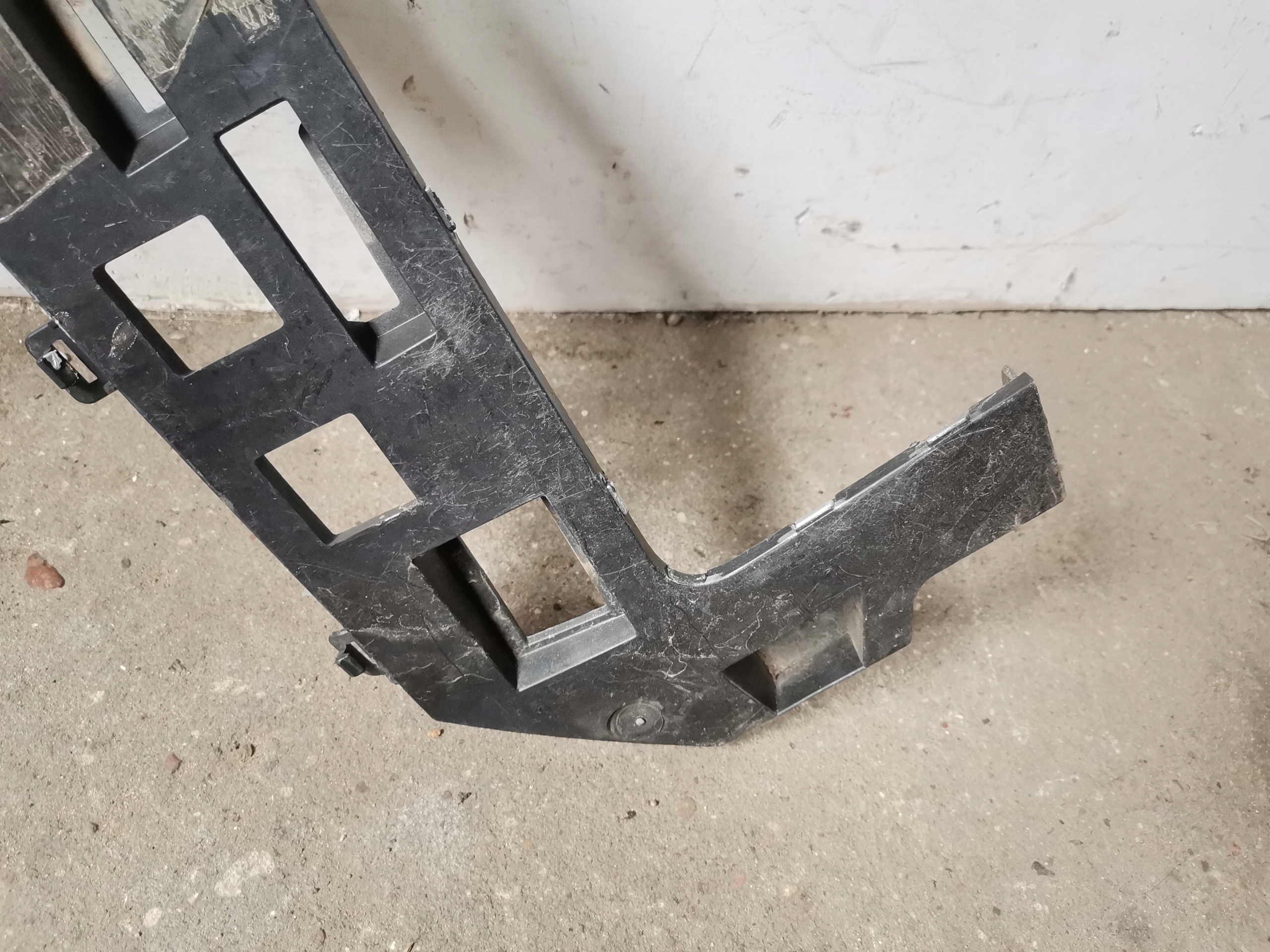 Support montage pare-chocs Gauche Arrière VW PASSAT B6 3C9807377