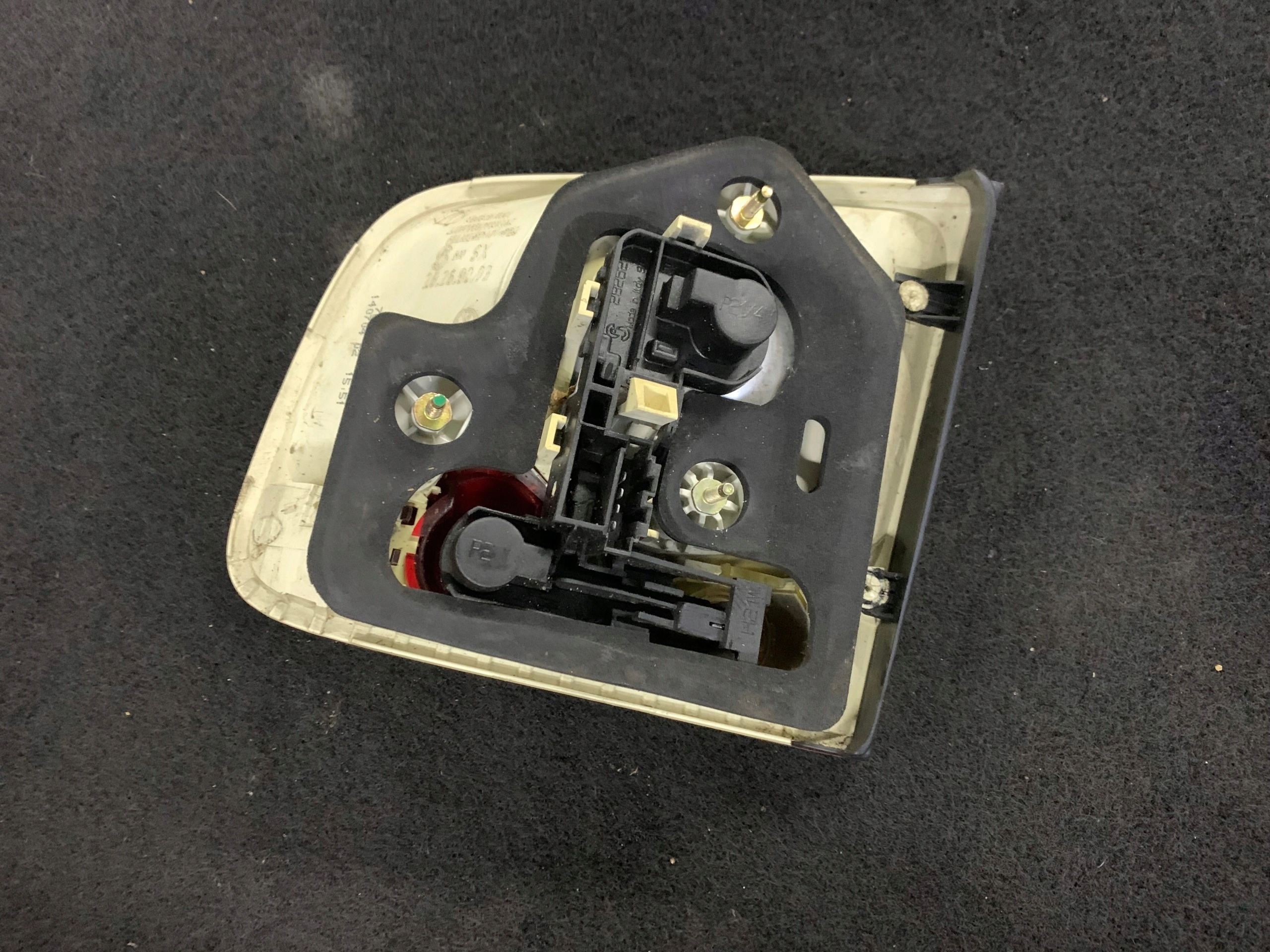 VW TOUAREG light left rear part to the bonnet 7L6945093H