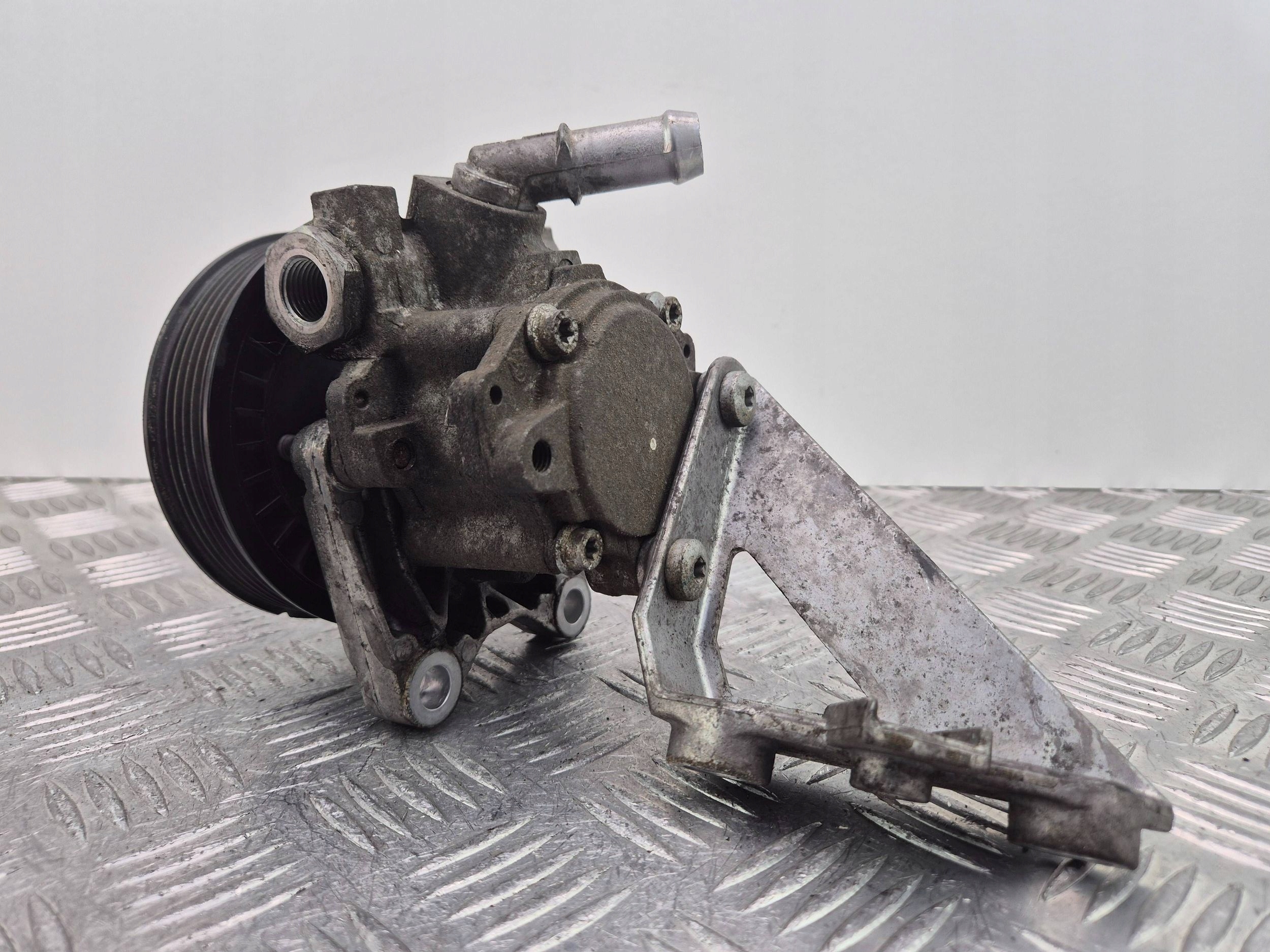 BMW 3 E90 E91 330i Pompa servosterzo 676988704 N52B30