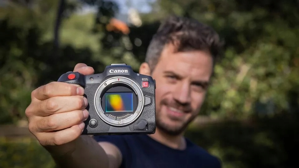 Kamera bez ograniczeń czasowych Canon EOS R5C 8K Wizjer elektroniczny