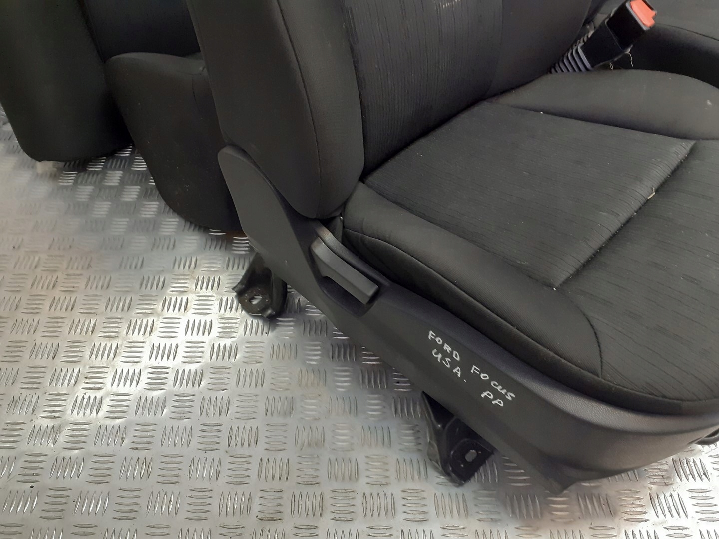 кресла диван комплект + бочки FORD Focus MK2 америка 2.0 16V