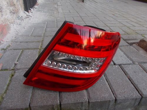 MERCEDES C KLASA W204 W 204 LIFT PRAWA LED KOMBI