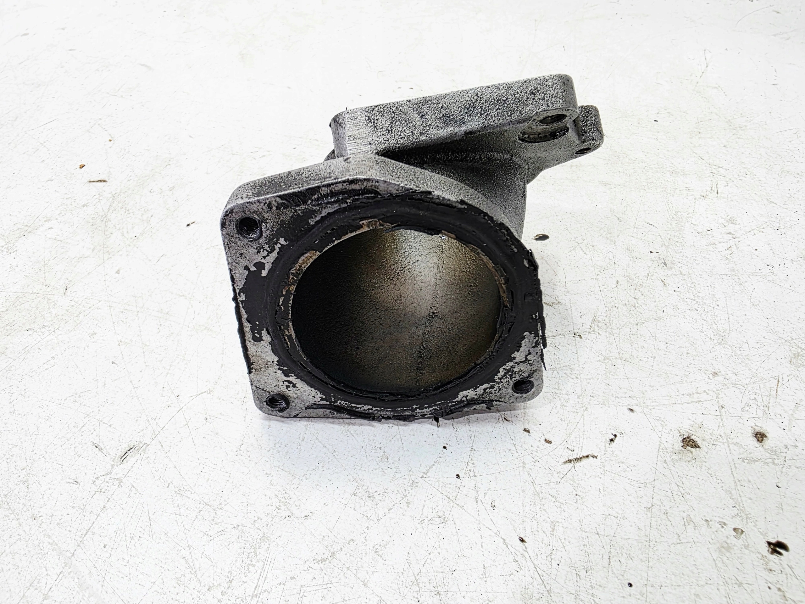 Rohrbogen PRZEPUSTNICY AUDI A4 B7 2.7 3.0 TDI 8E0145997A