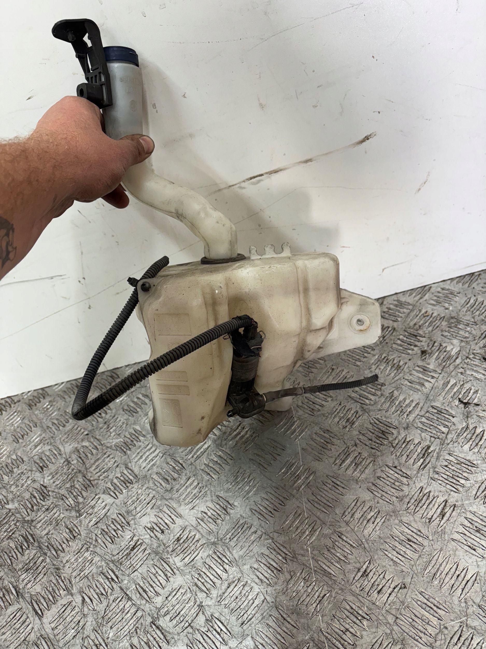 washer fluid tank FIAT PUNTO EVO