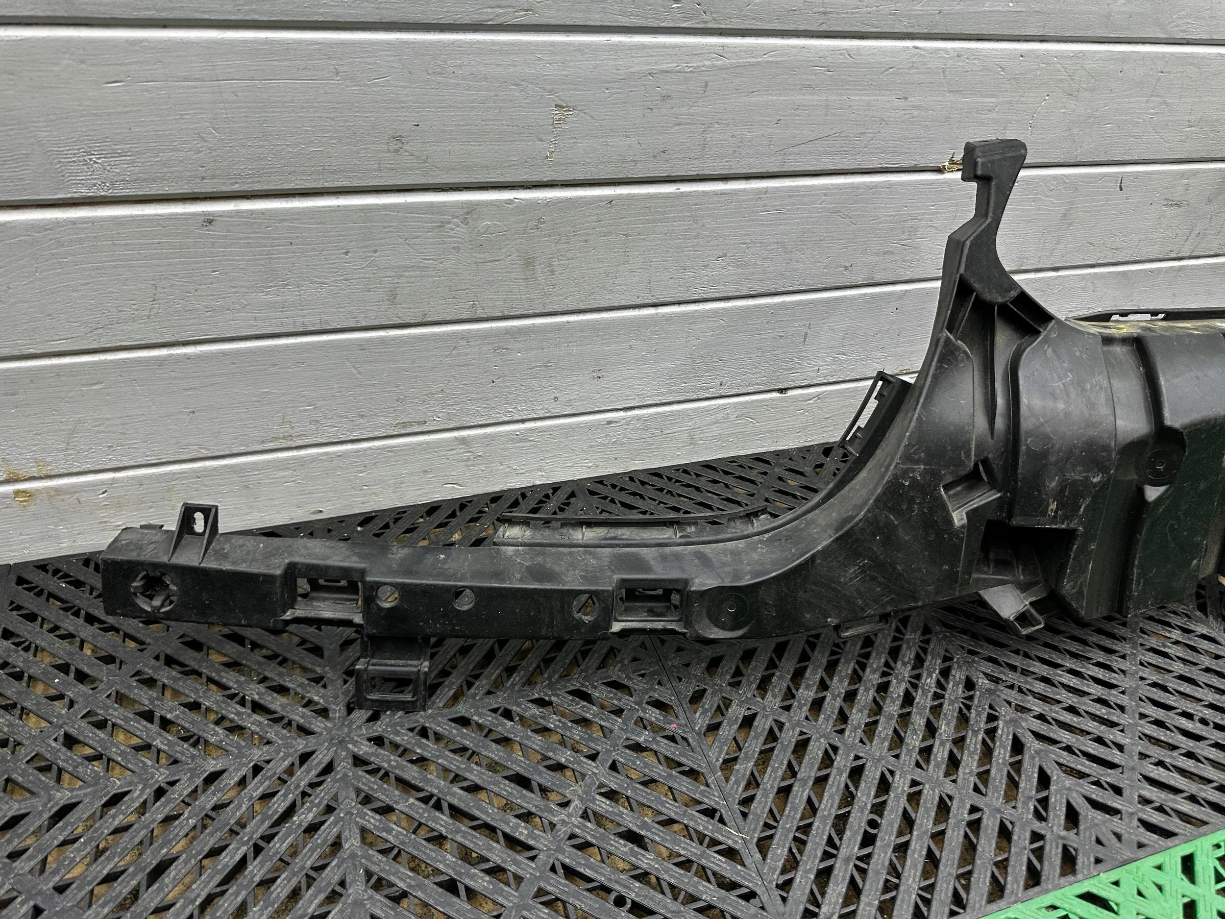 bumper bracket of the front BMW X3 G01 8081895