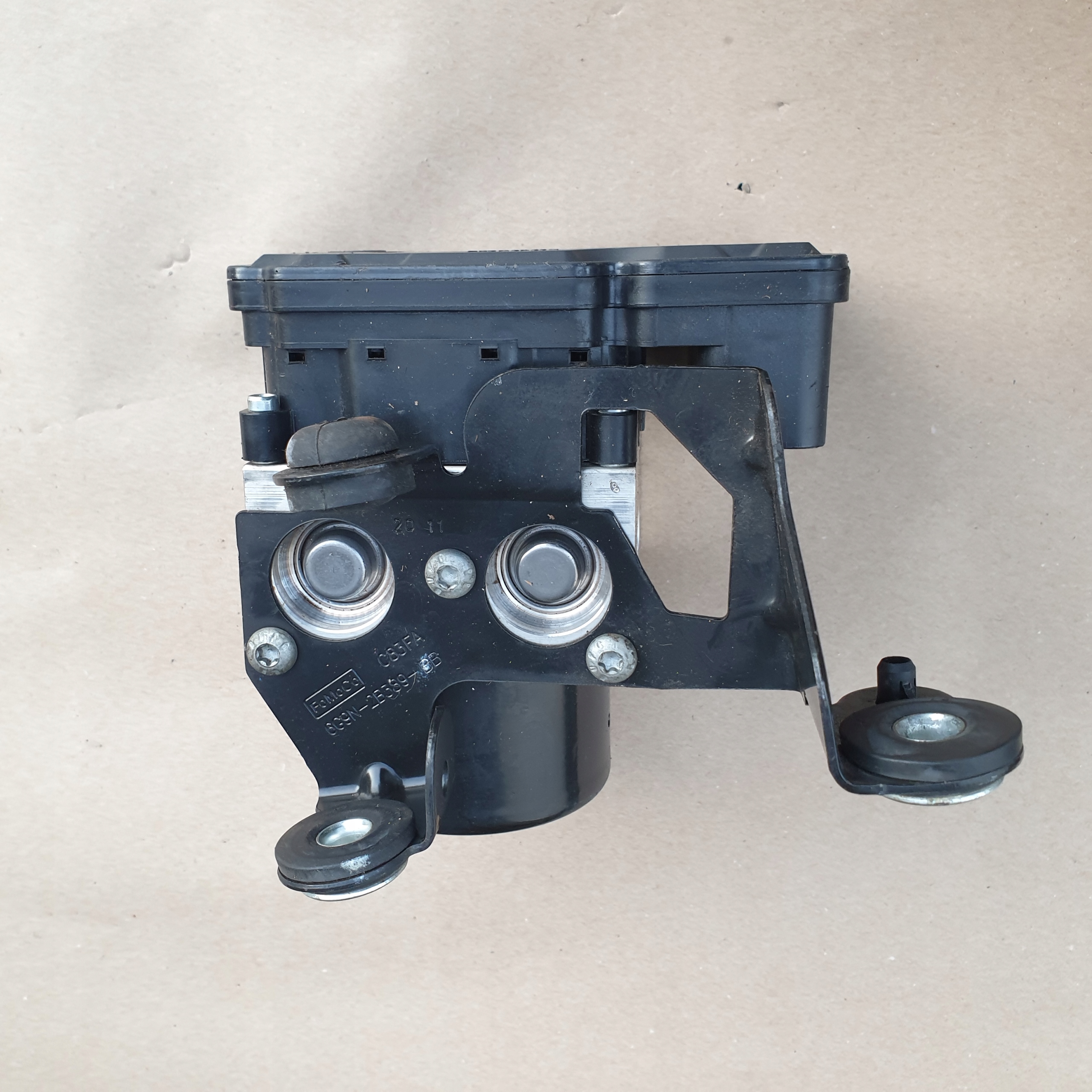 pump ABS control unit holder VOLVO S80 II OE EU