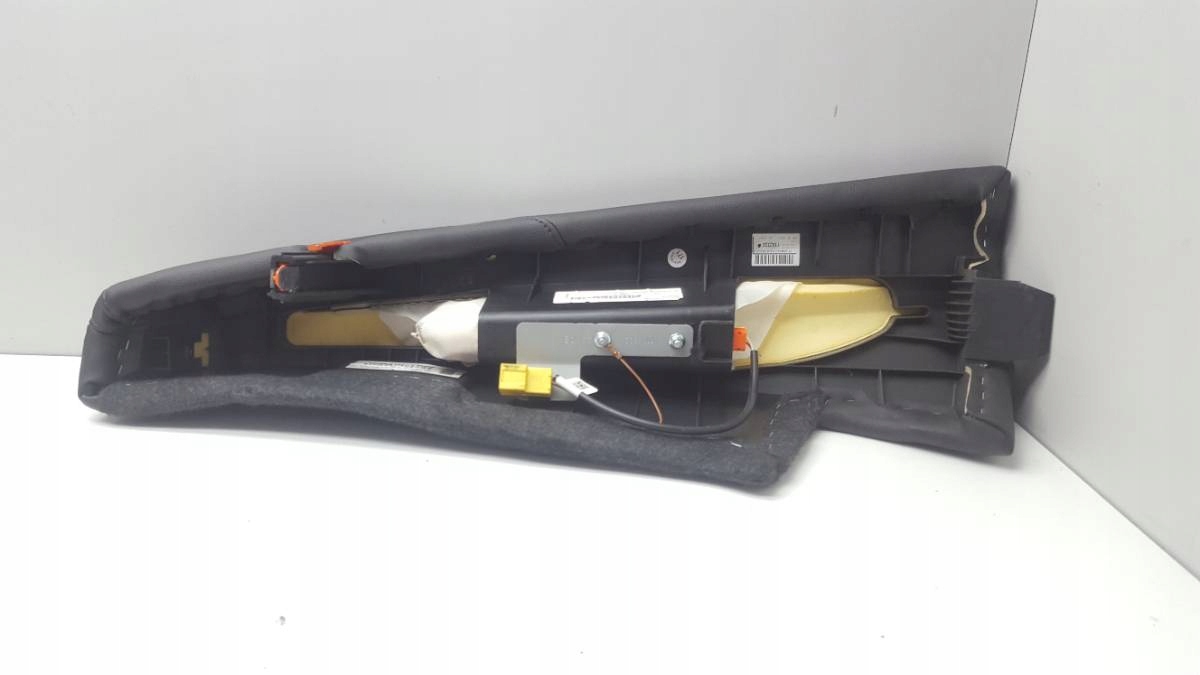 BOCZEK KANAPY PODUSZKA TYŁ PRAWA 13305001 Producent części Opel OE