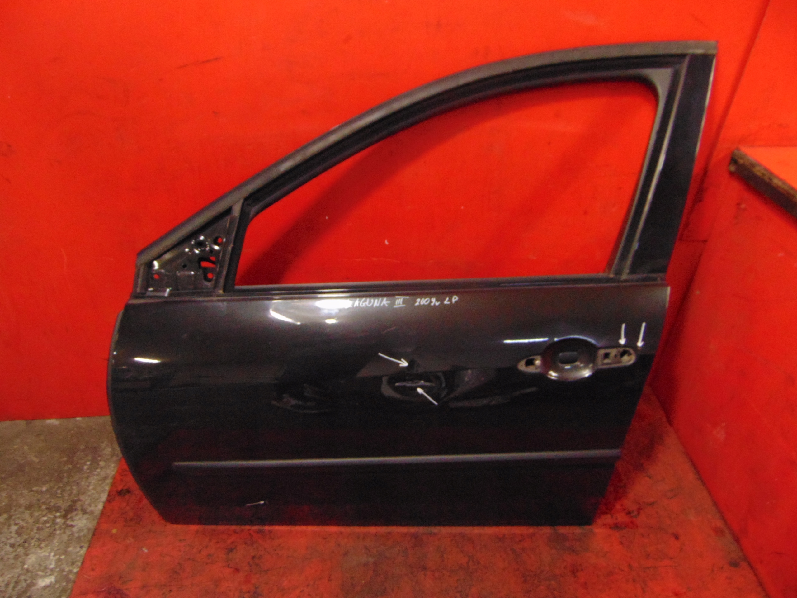 RENAULT LAGUNA III 3 DRZWI PRZÓD LEWE NV676 CZARNE Typ samochodu Samochody osobowe