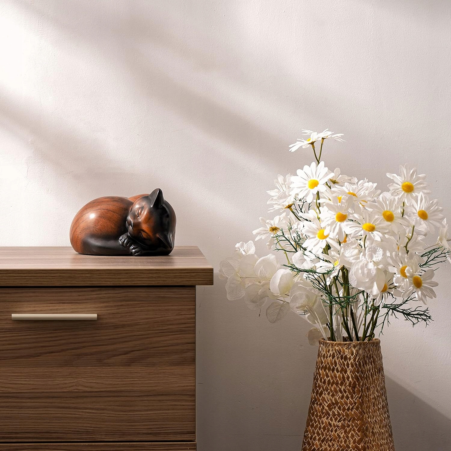 Levně Urna popel kočka krémová pryskyřice pro zvířata paměť přítele dekorace