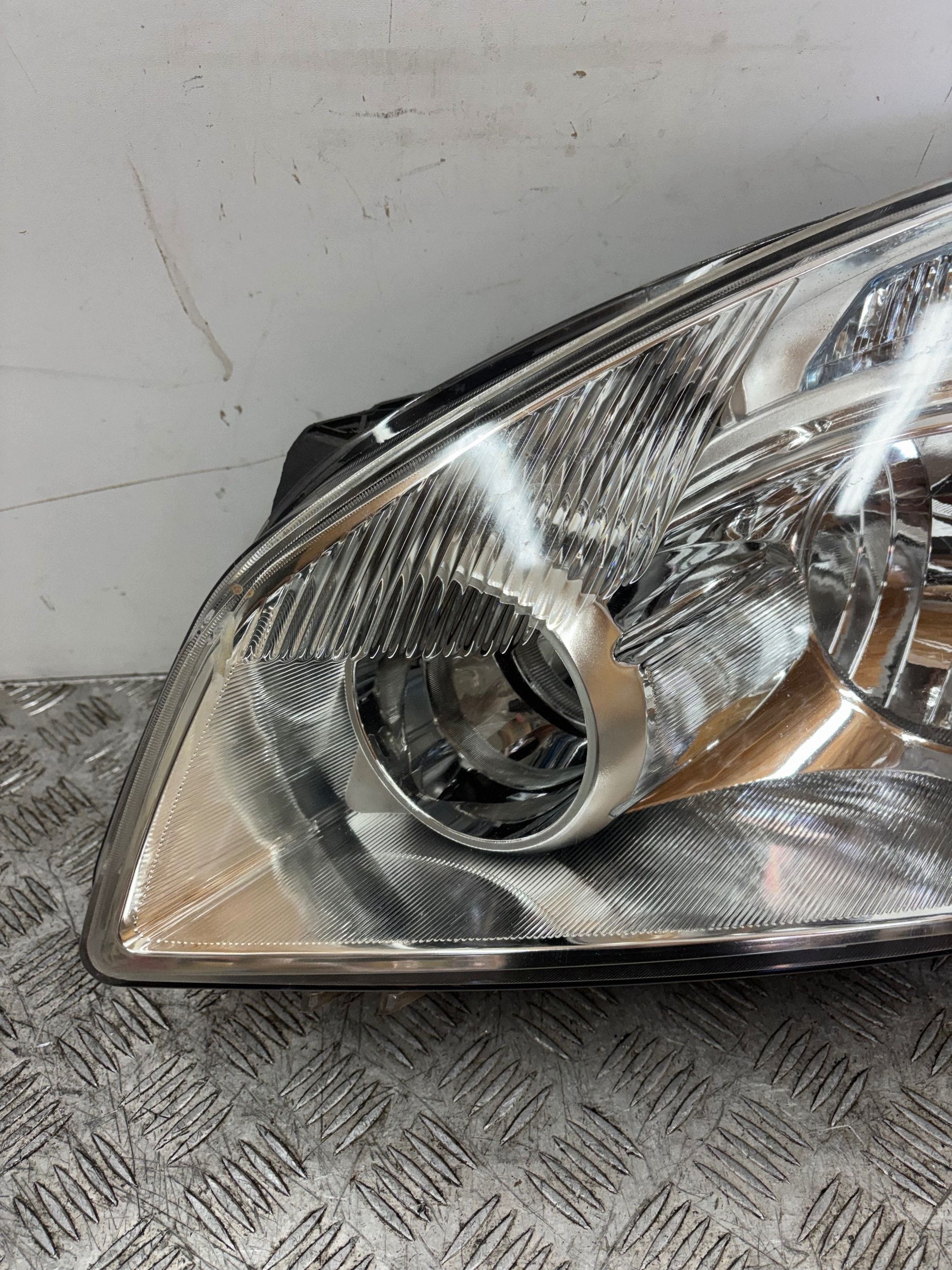 REFLEKTOR light left NISSAN QASHQAI J10 06-09