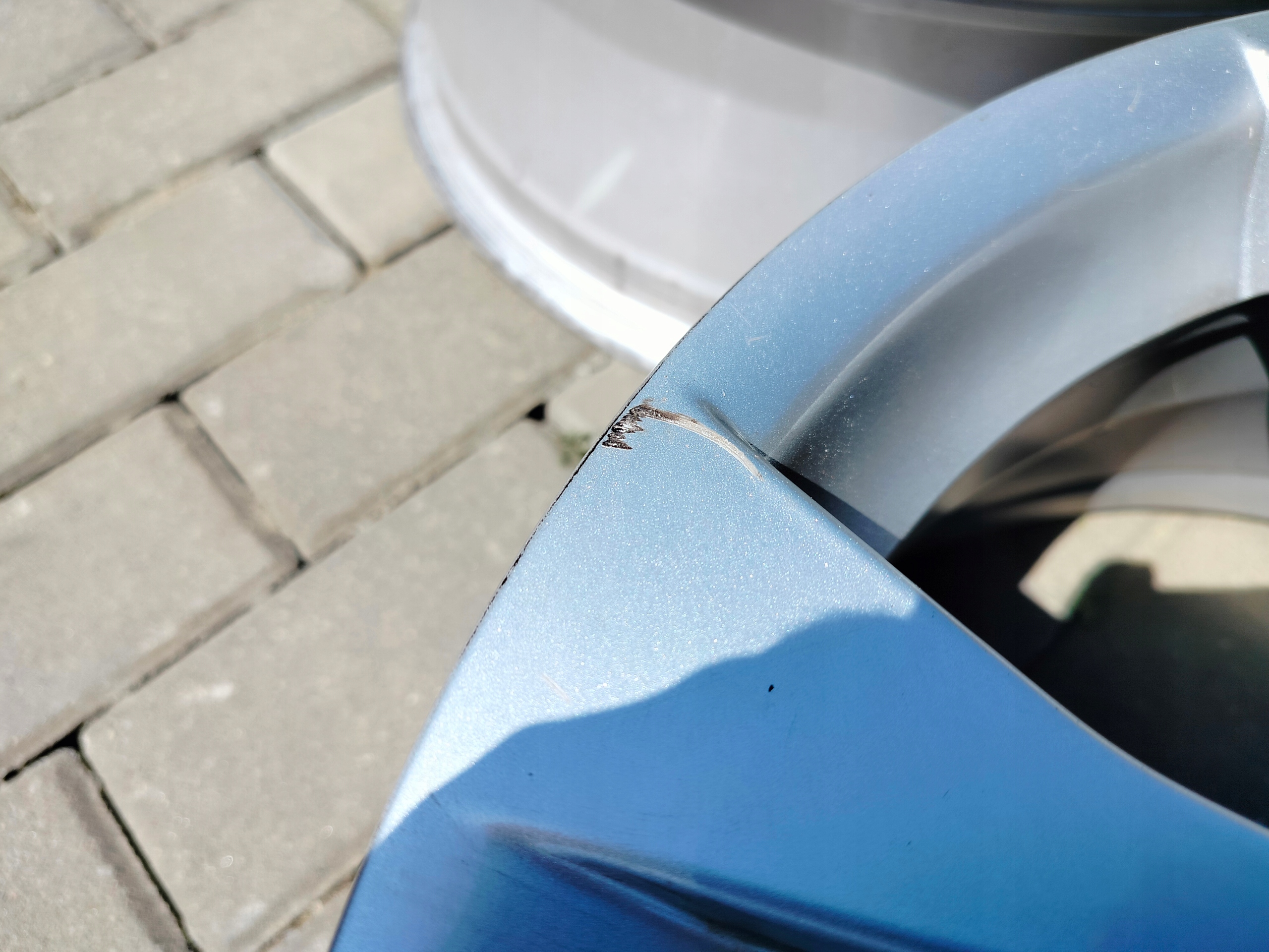 Felgi aluminiowe Renault OE 5x114,3 17 calowe Otwór centralny (mm) 66,1