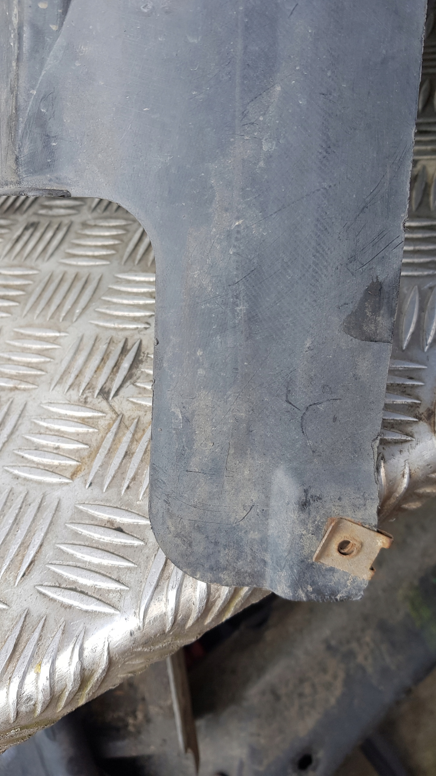 MERCEDES W209 CLK mudguard left front A2098840522