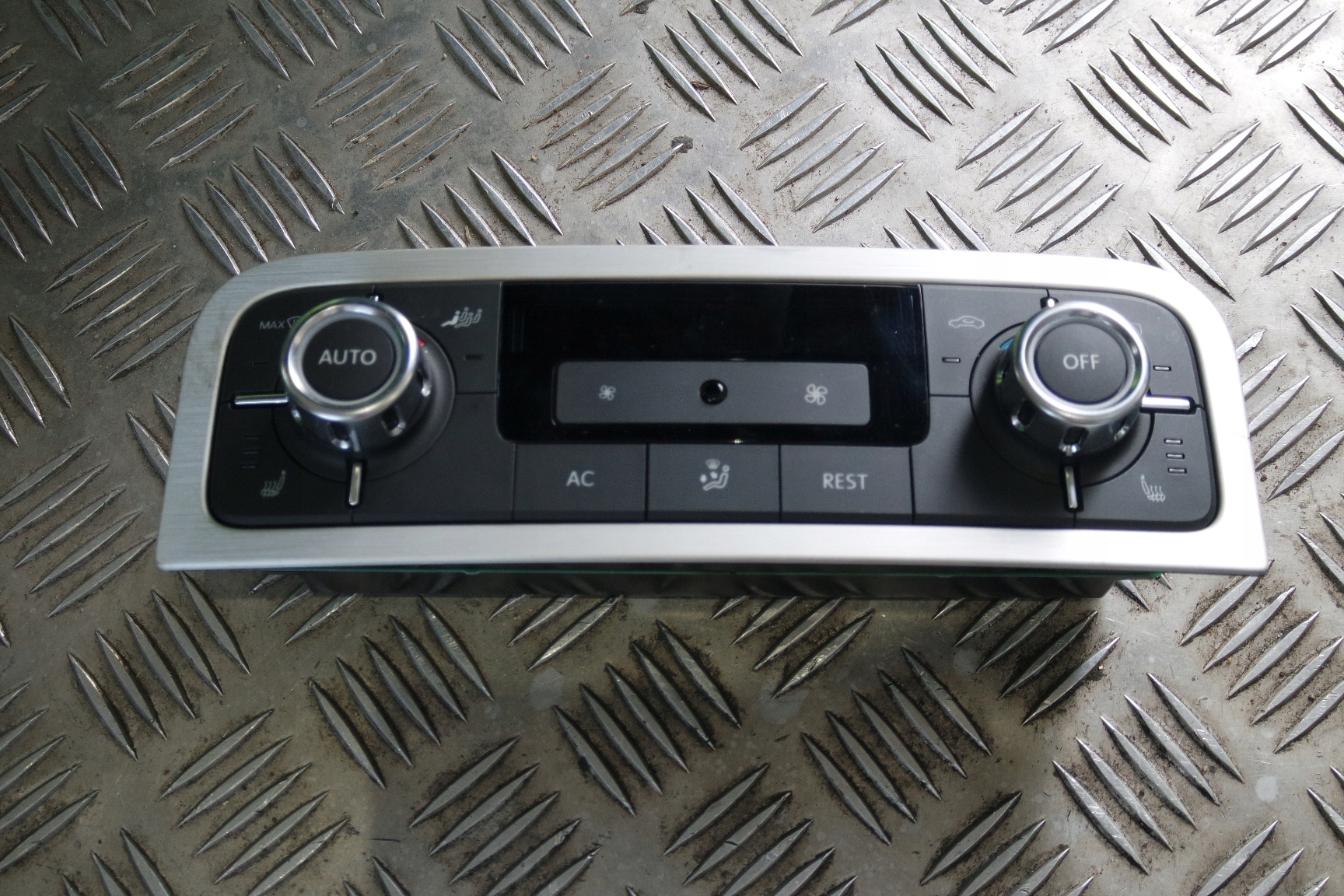 ПАНЕЛЬ КОНДИЦІОНЕРА VW TOUAREG 7P 7P6907040AG