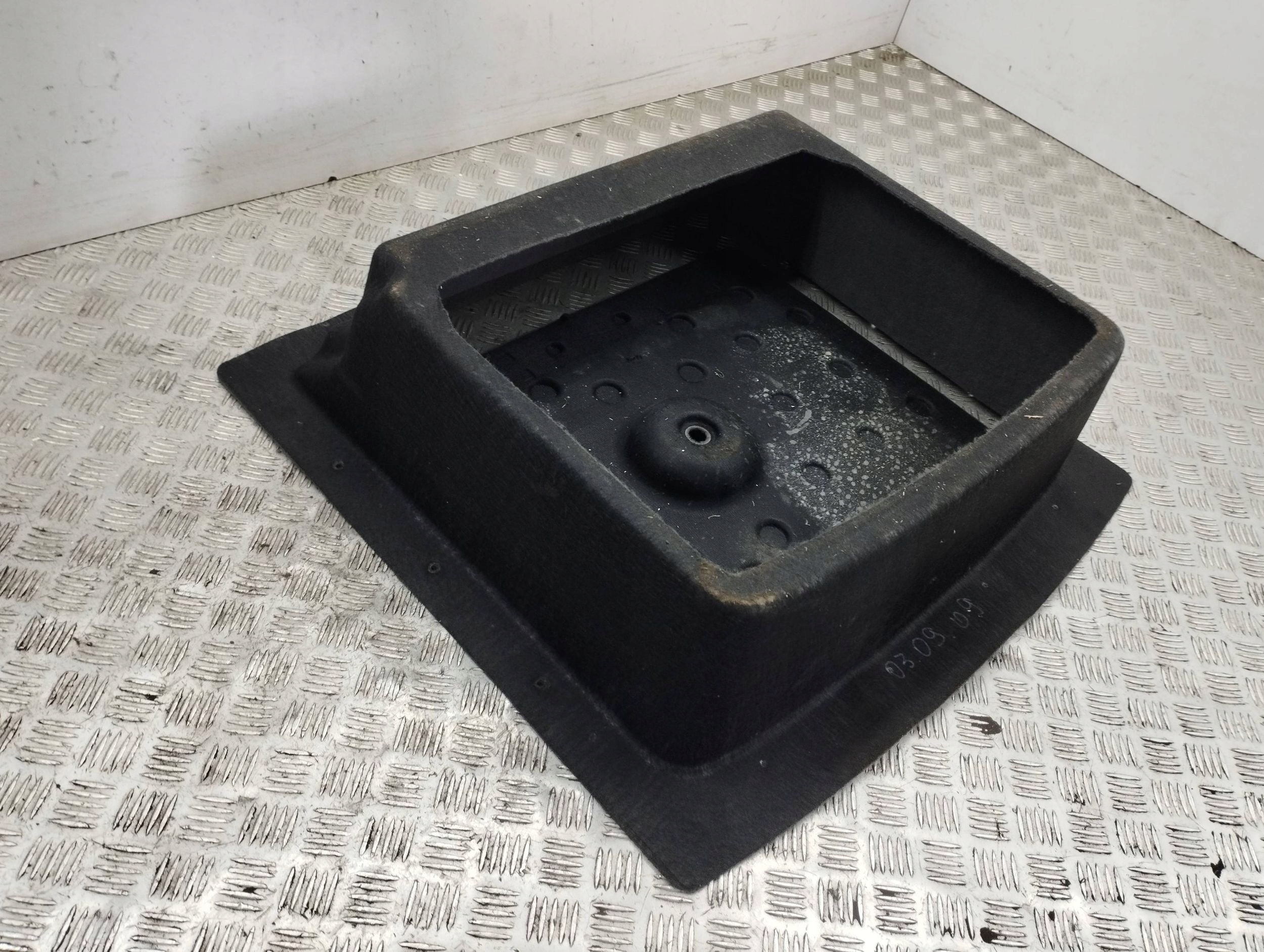 MASERATI QUATTROPORTE 2010 бардачок багажника